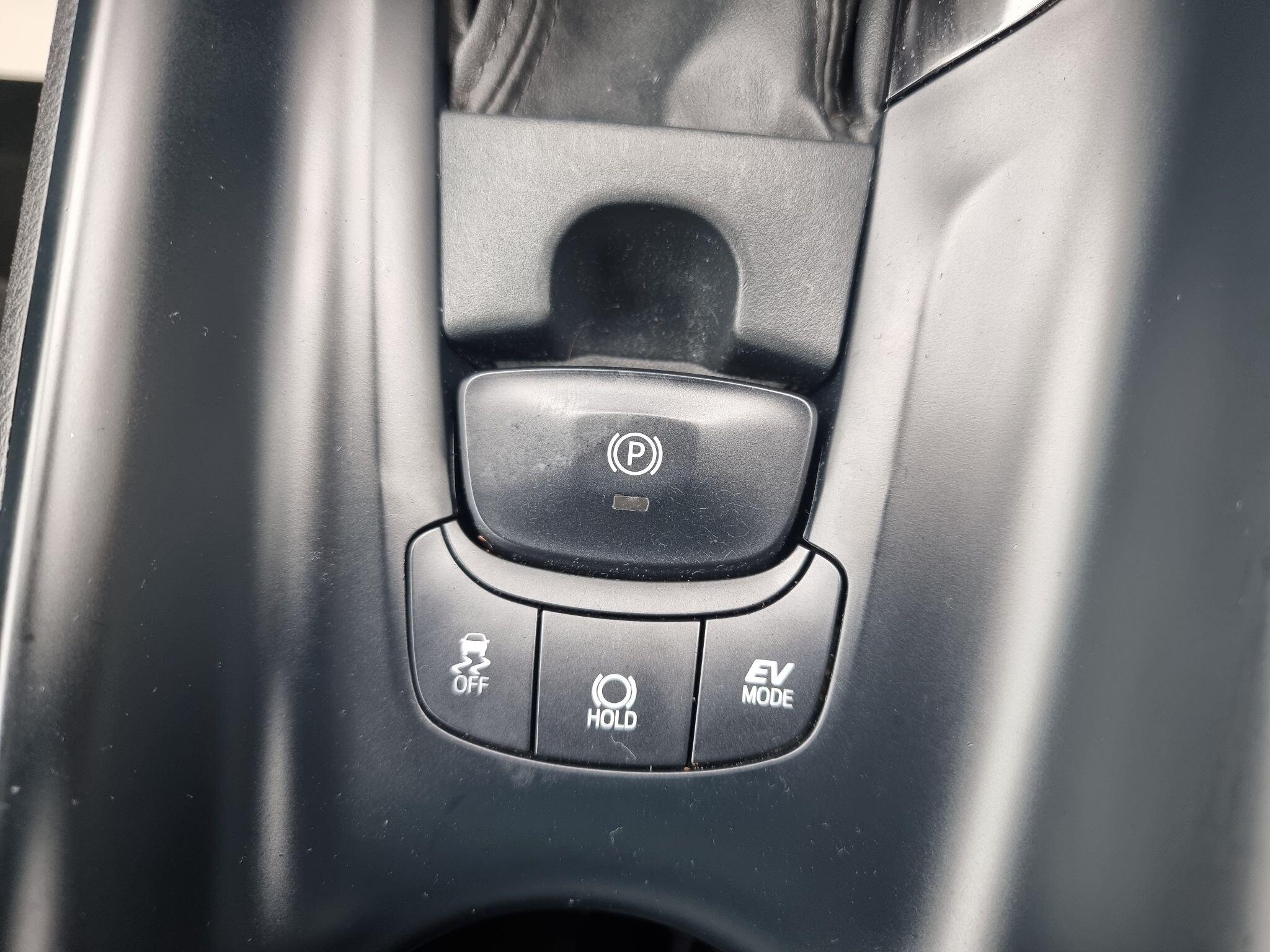 Toyota C-HR view 36