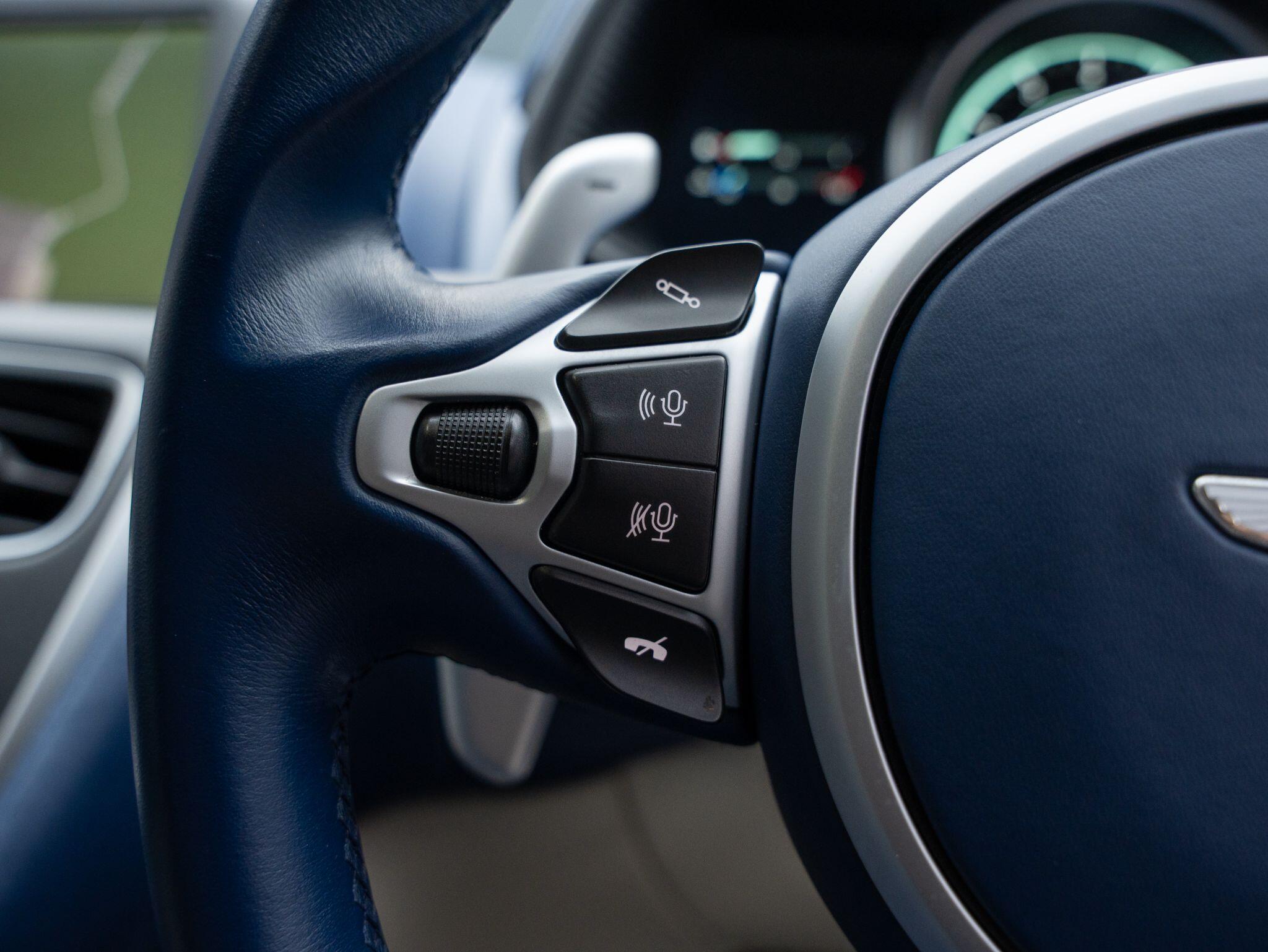 Aston Martin DB11 view 28
