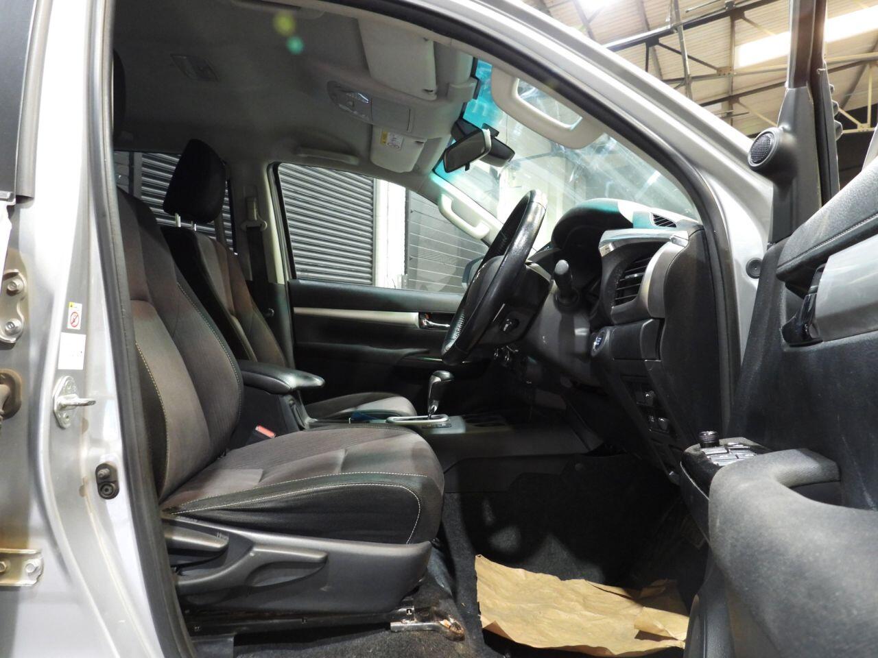 Toyota Hilux view 22