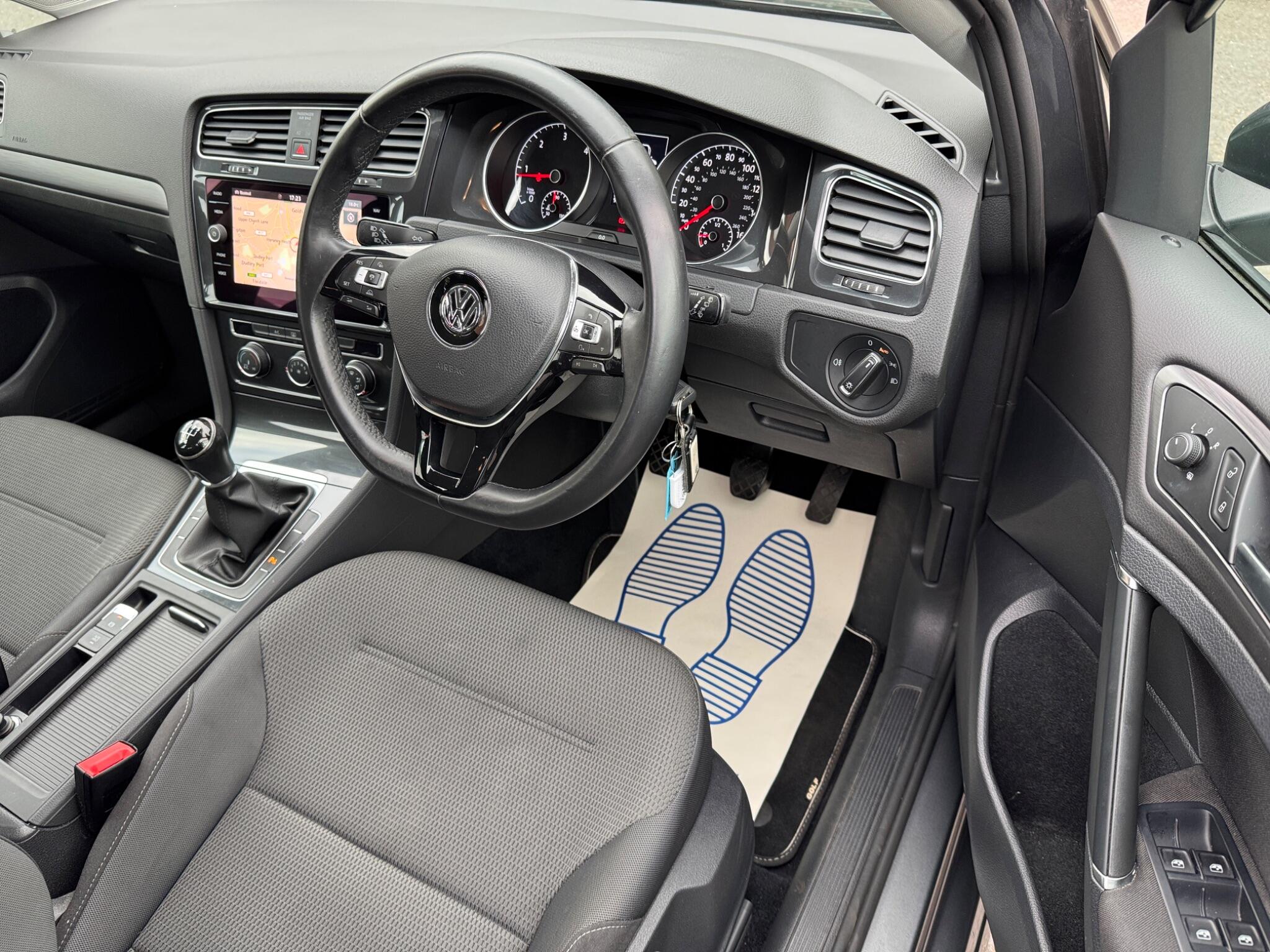 Volkswagen Golf view 23