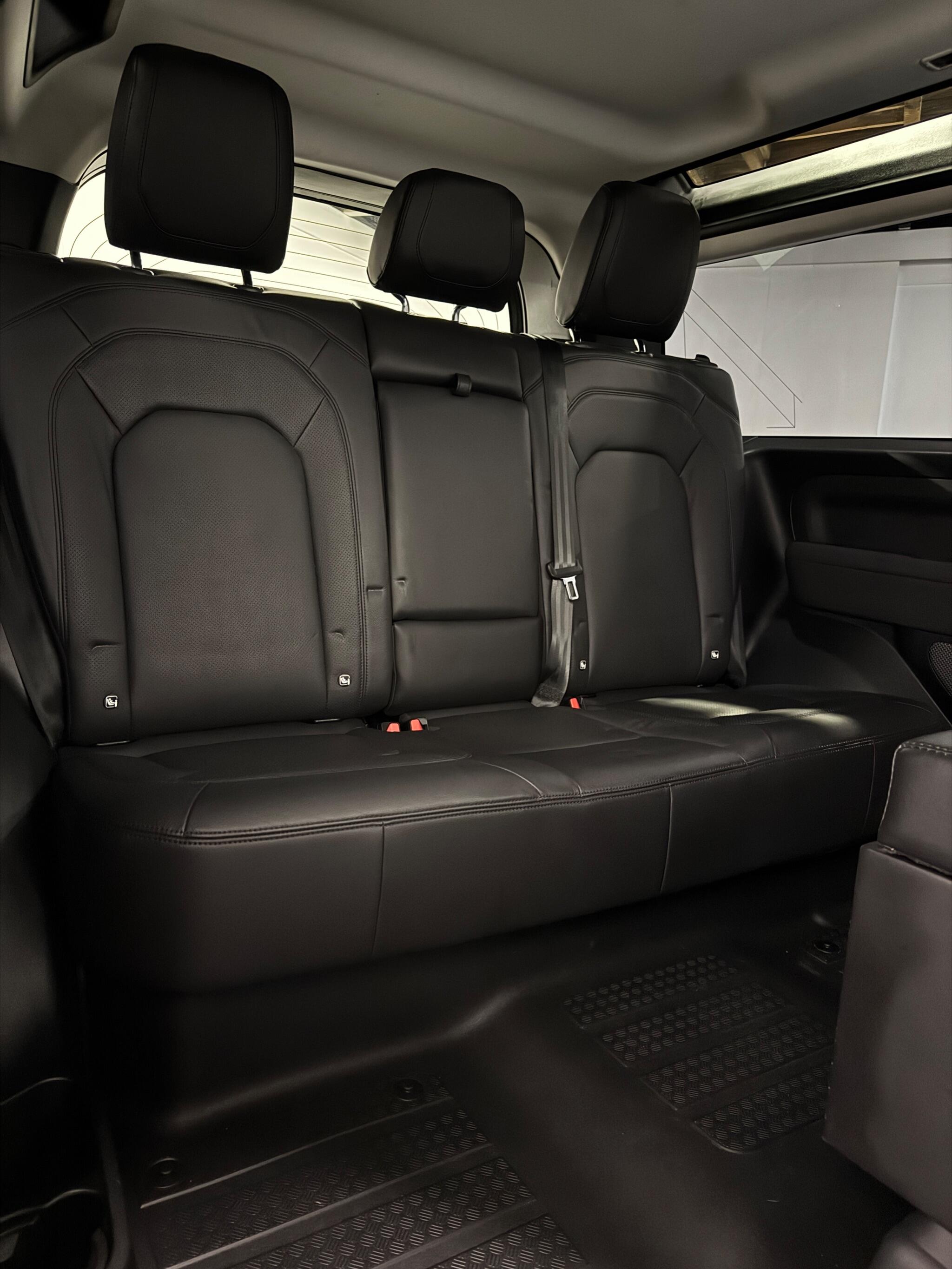 Land Rover Defender view 13