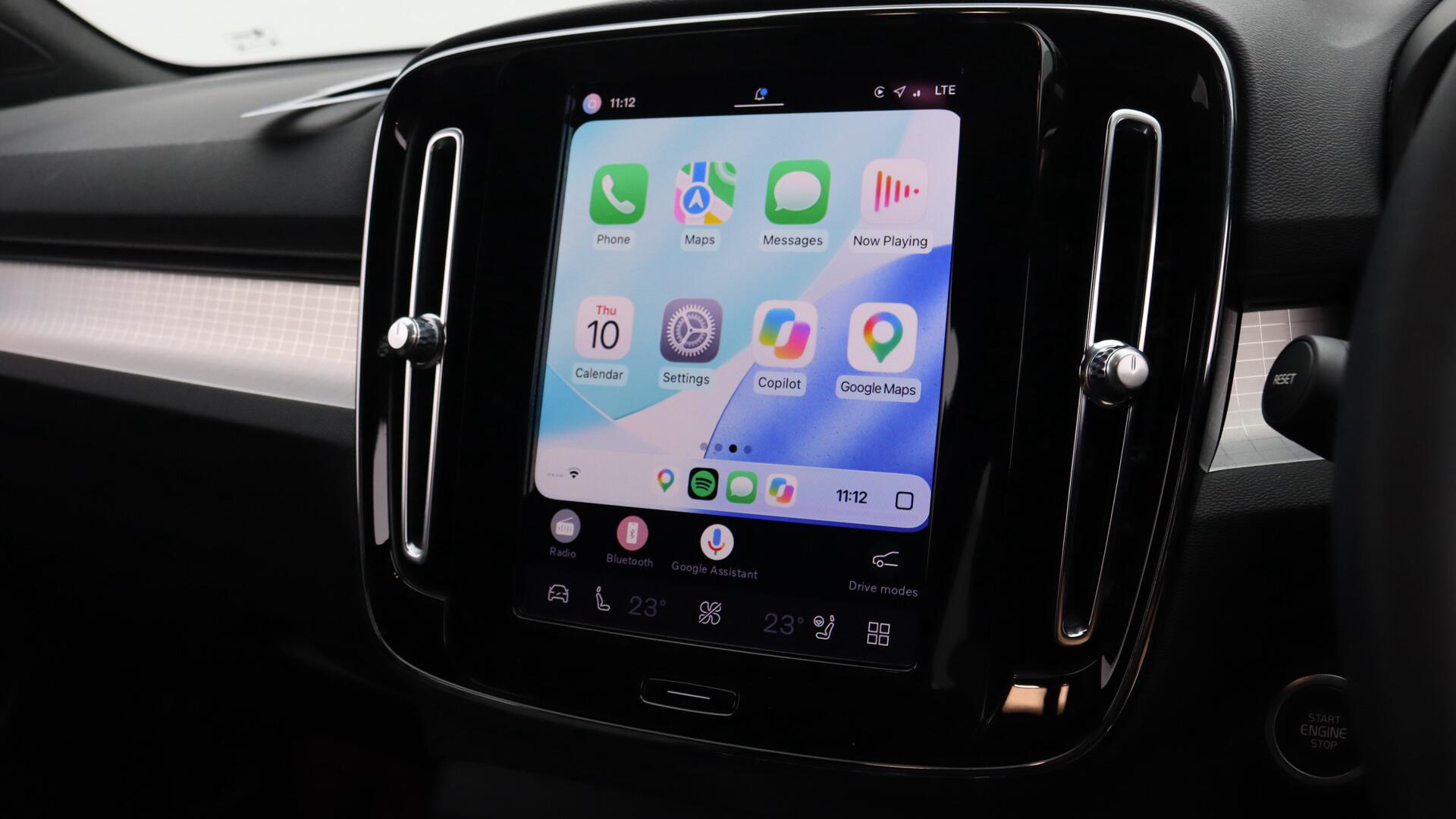 Volvo XC40 view 40