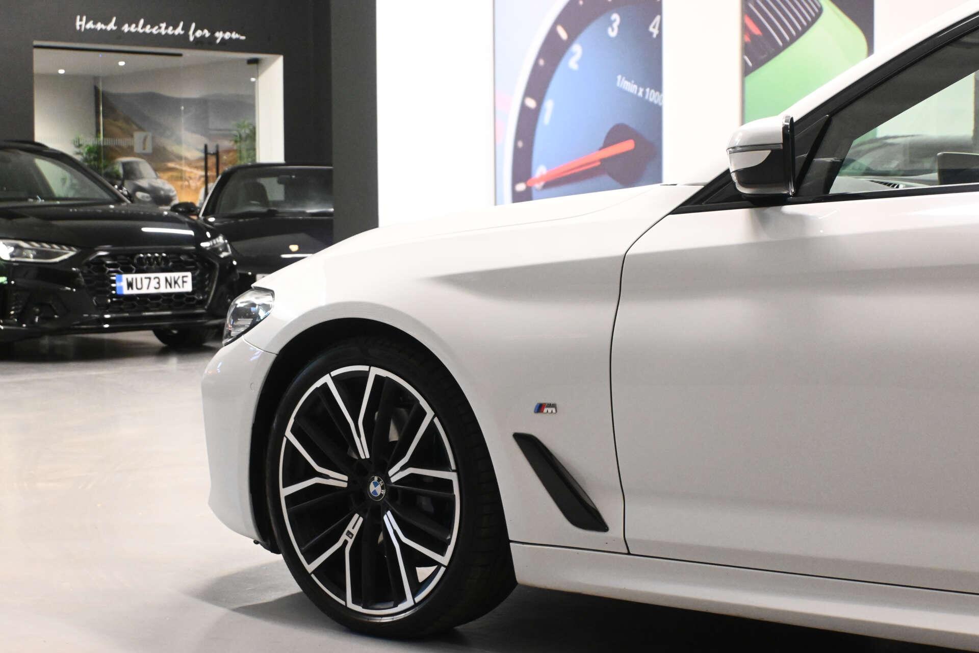 BMW 5 Series view 16