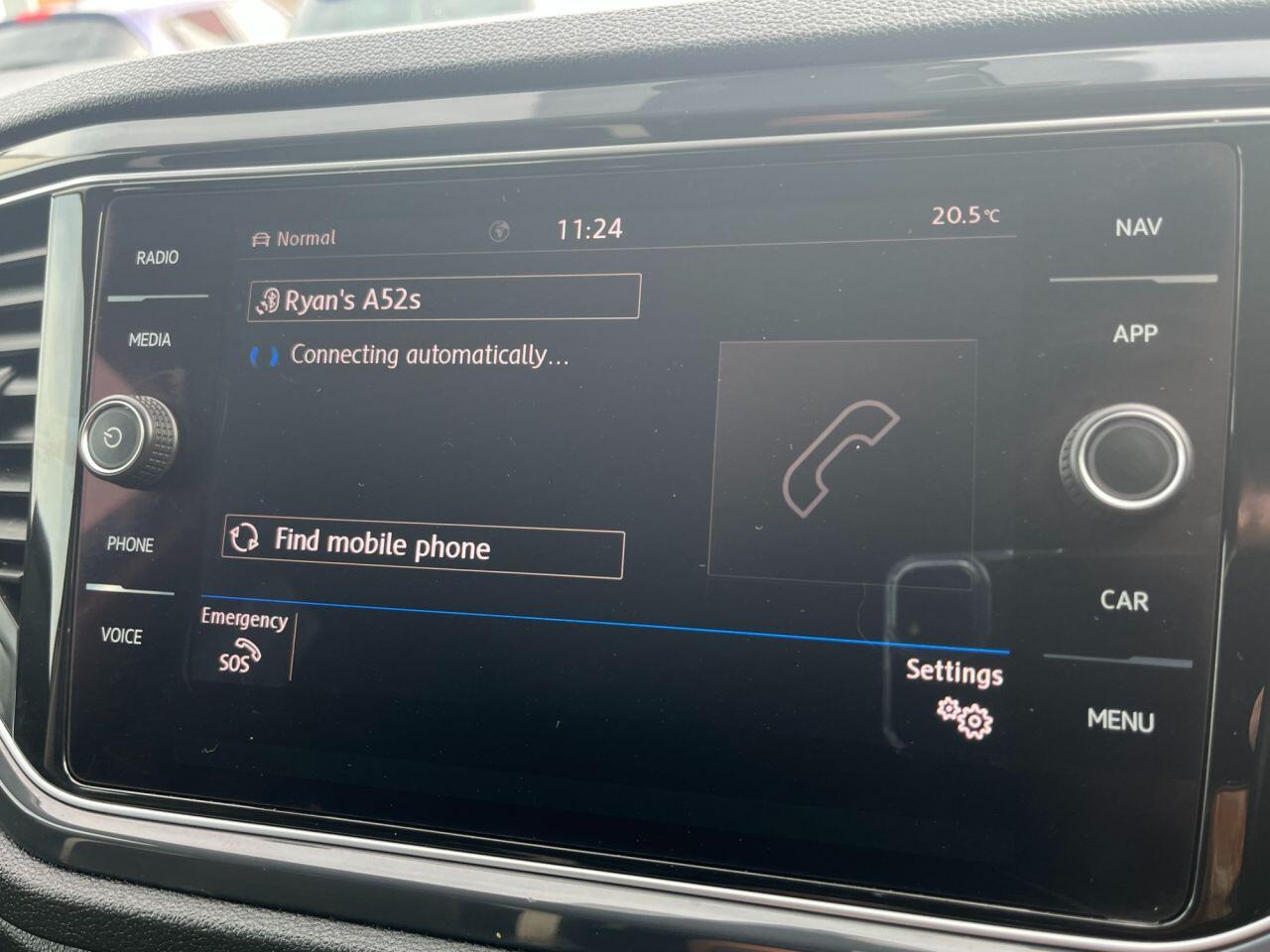 Volkswagen T-Roc view 18