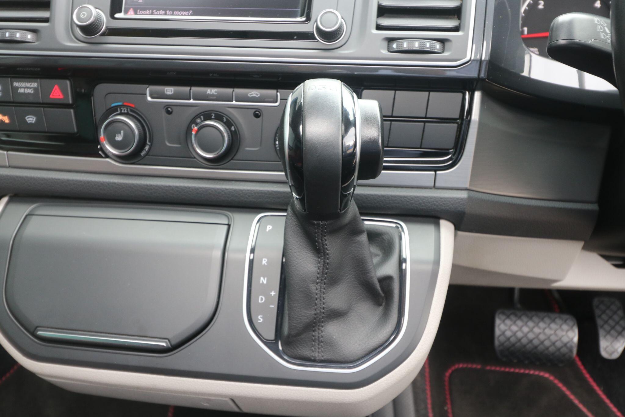 Volkswagen Transporter view 23