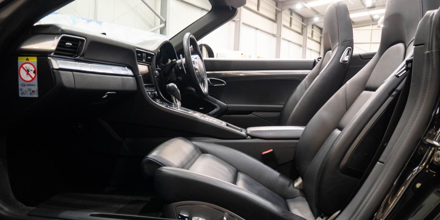 Porsche 911 view 18