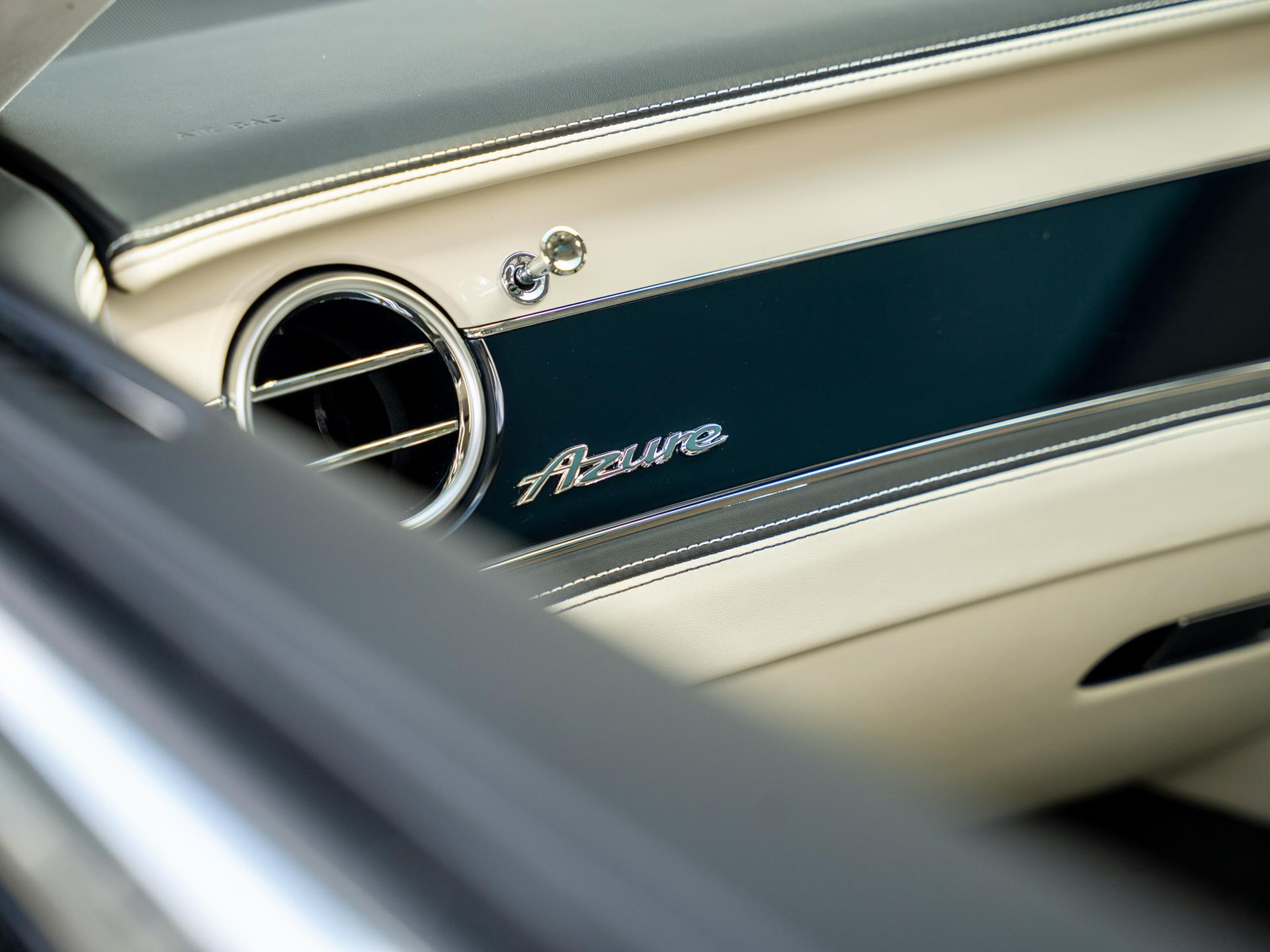 Bentley Flying Spur view 35