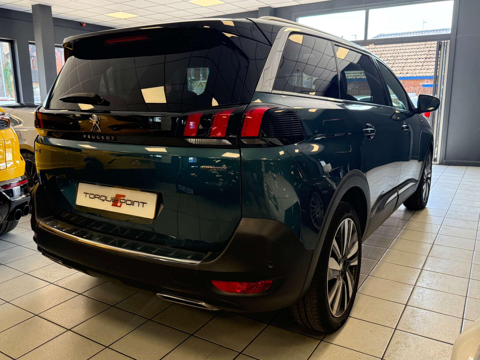 Peugeot 5008 view 4