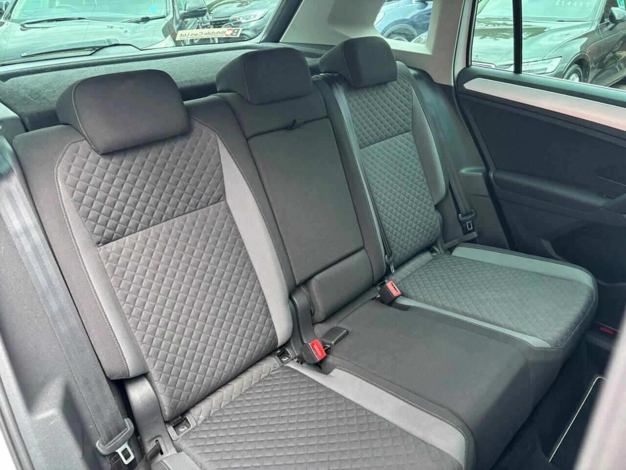 Volkswagen Tiguan view 13