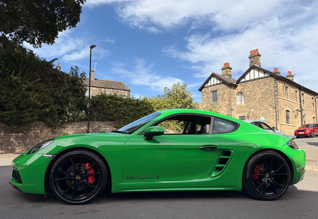 Porsche Cayman view 8