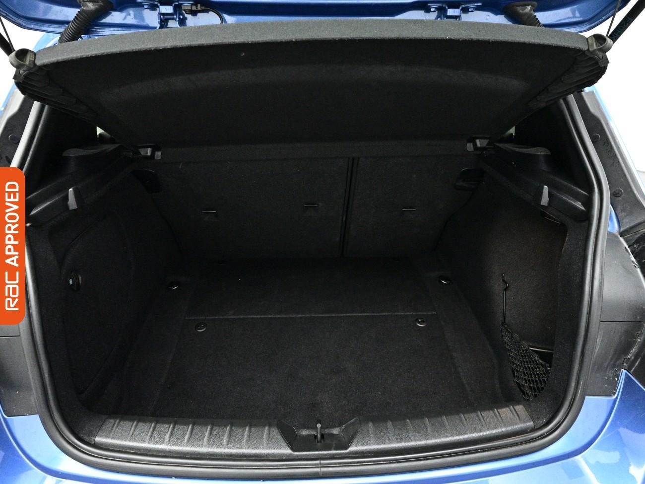BMW 1 Series view 13