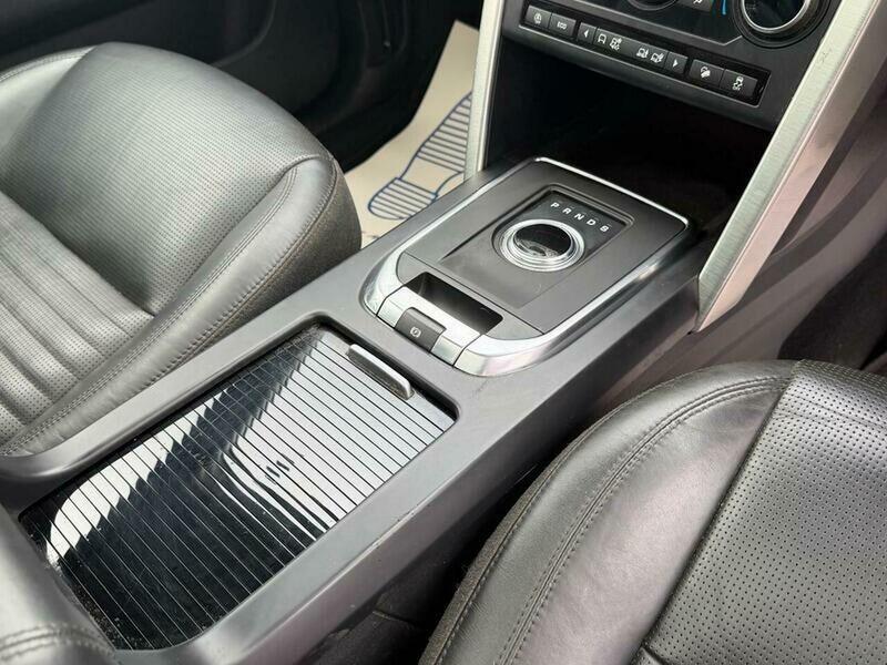 Land Rover Discovery Sport view 32