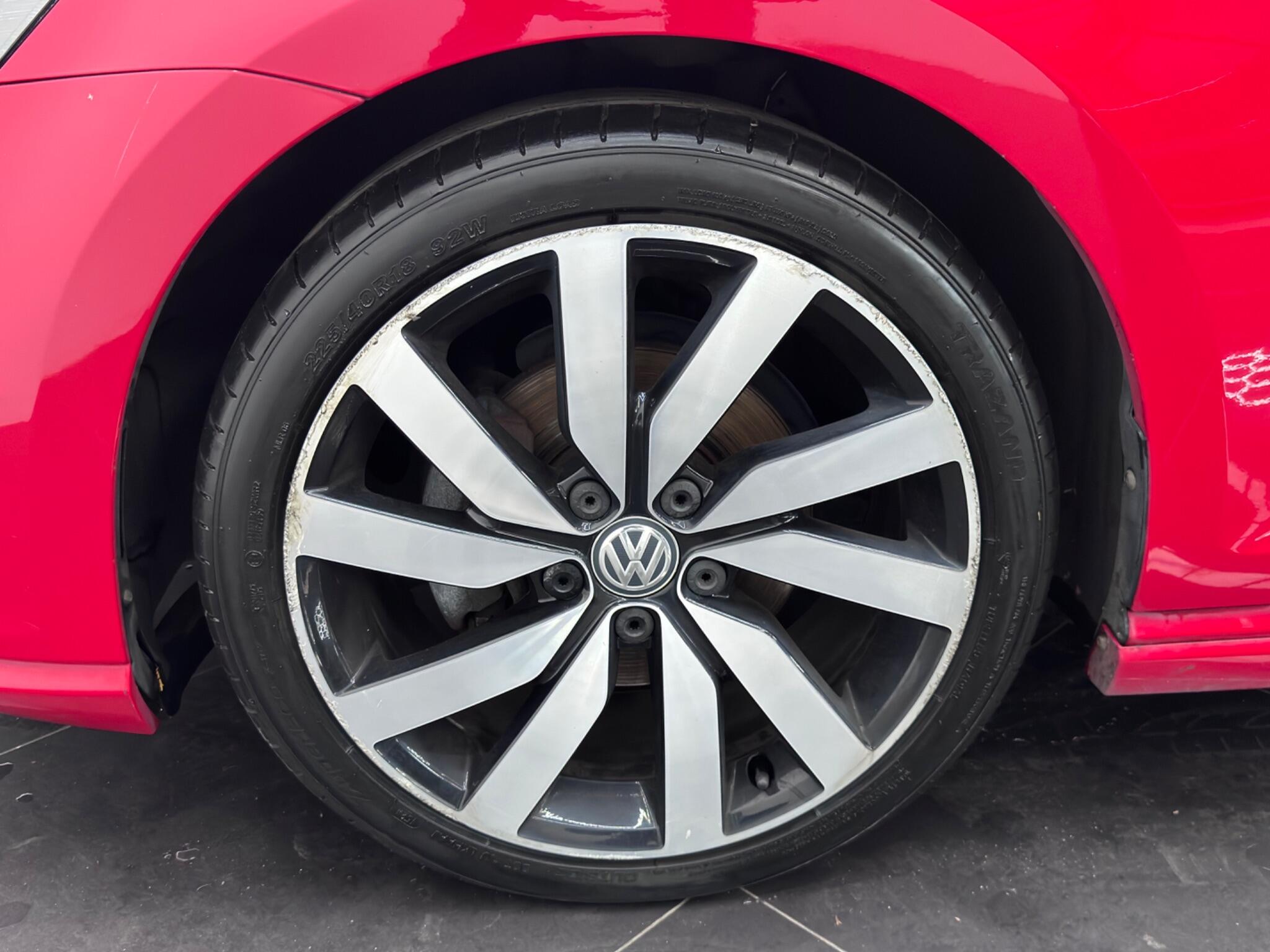 Volkswagen Golf view 70
