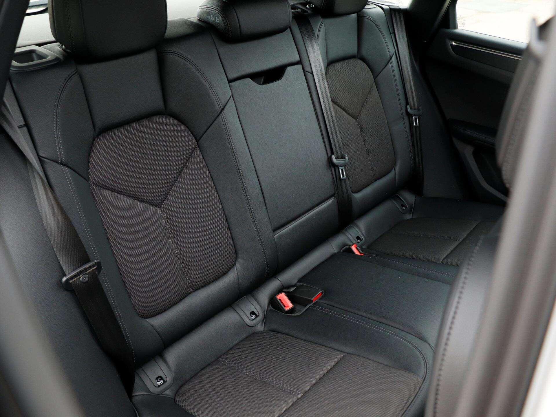 Porsche Macan view 25