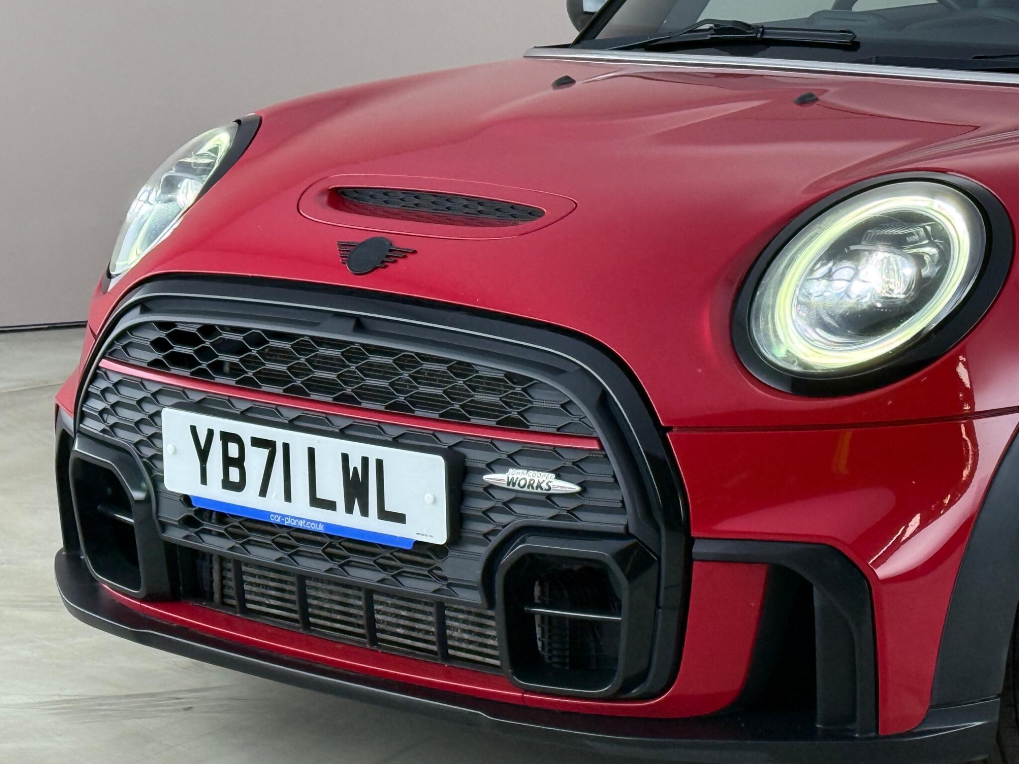 Mini Hatch view 41