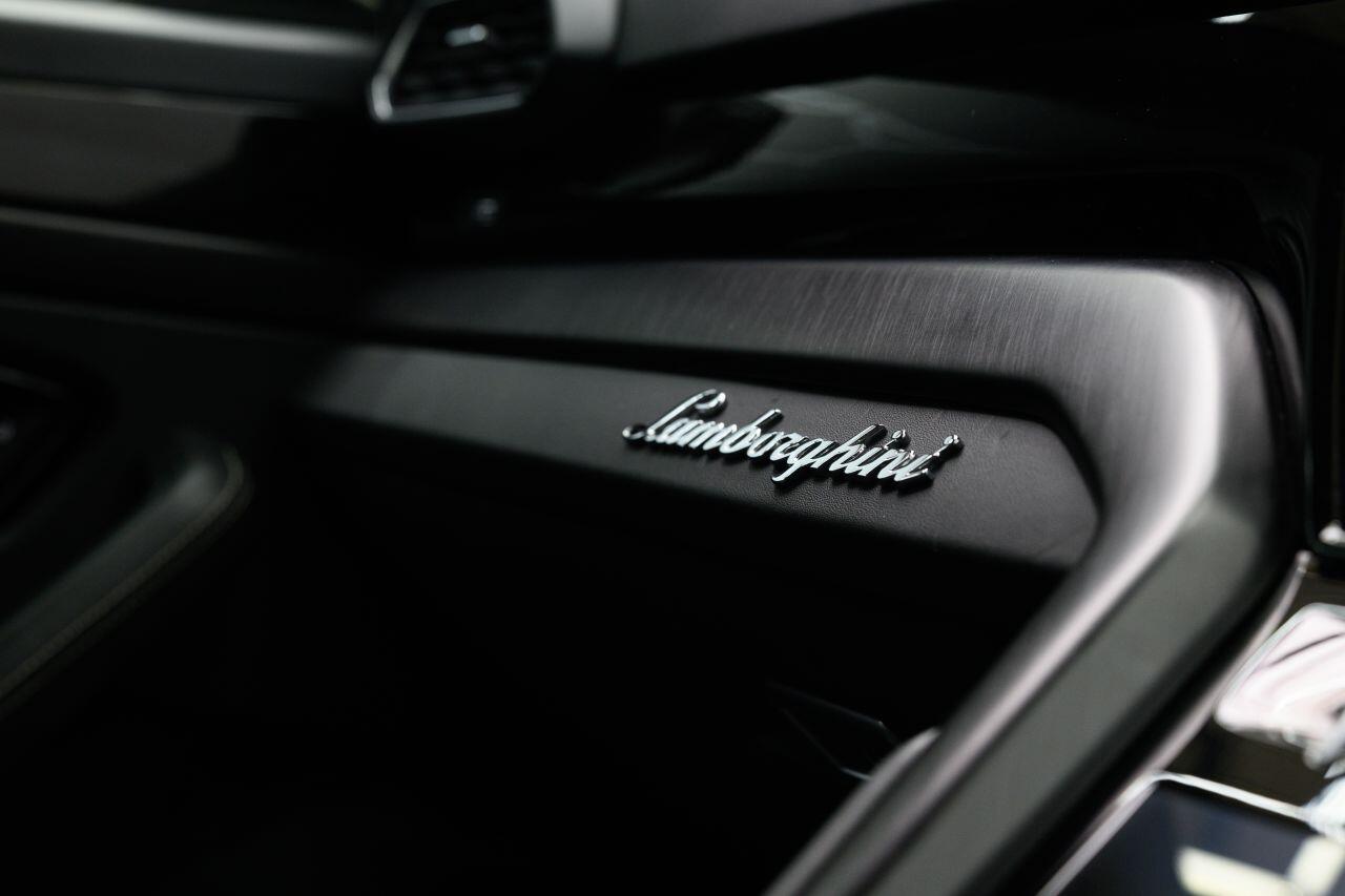 Lamborghini Urus view 82