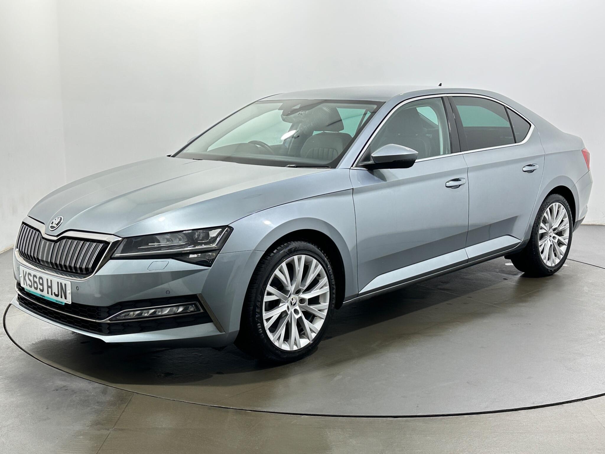 Skoda Superb view 4