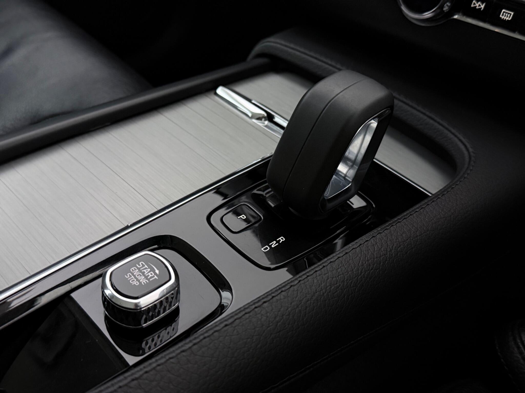 Volvo XC90 view 25