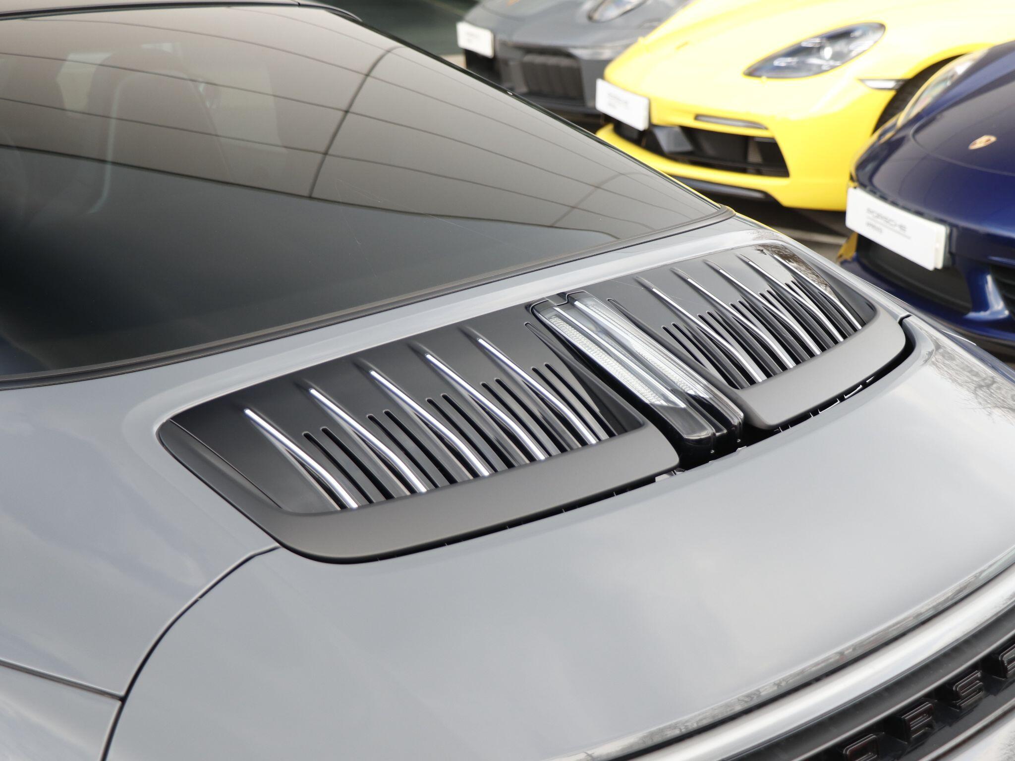 Porsche 911 view 39