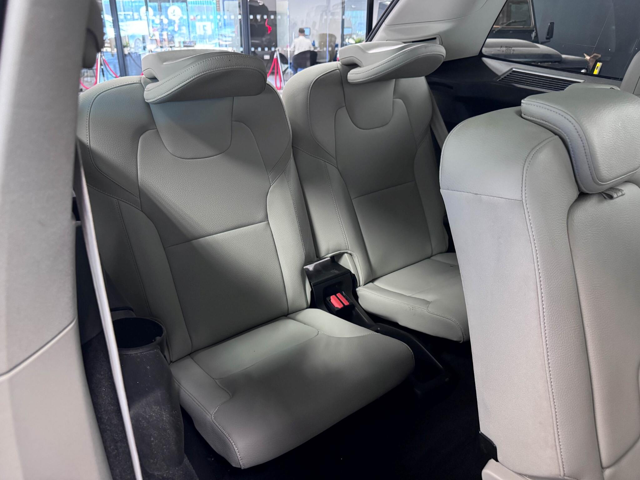 Volvo XC90 view 30