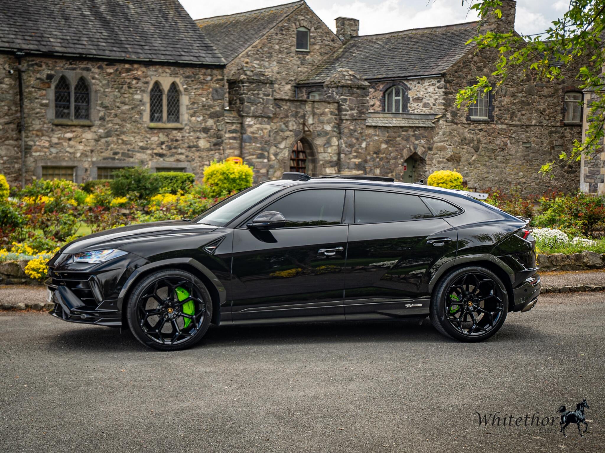 Lamborghini Urus view 31