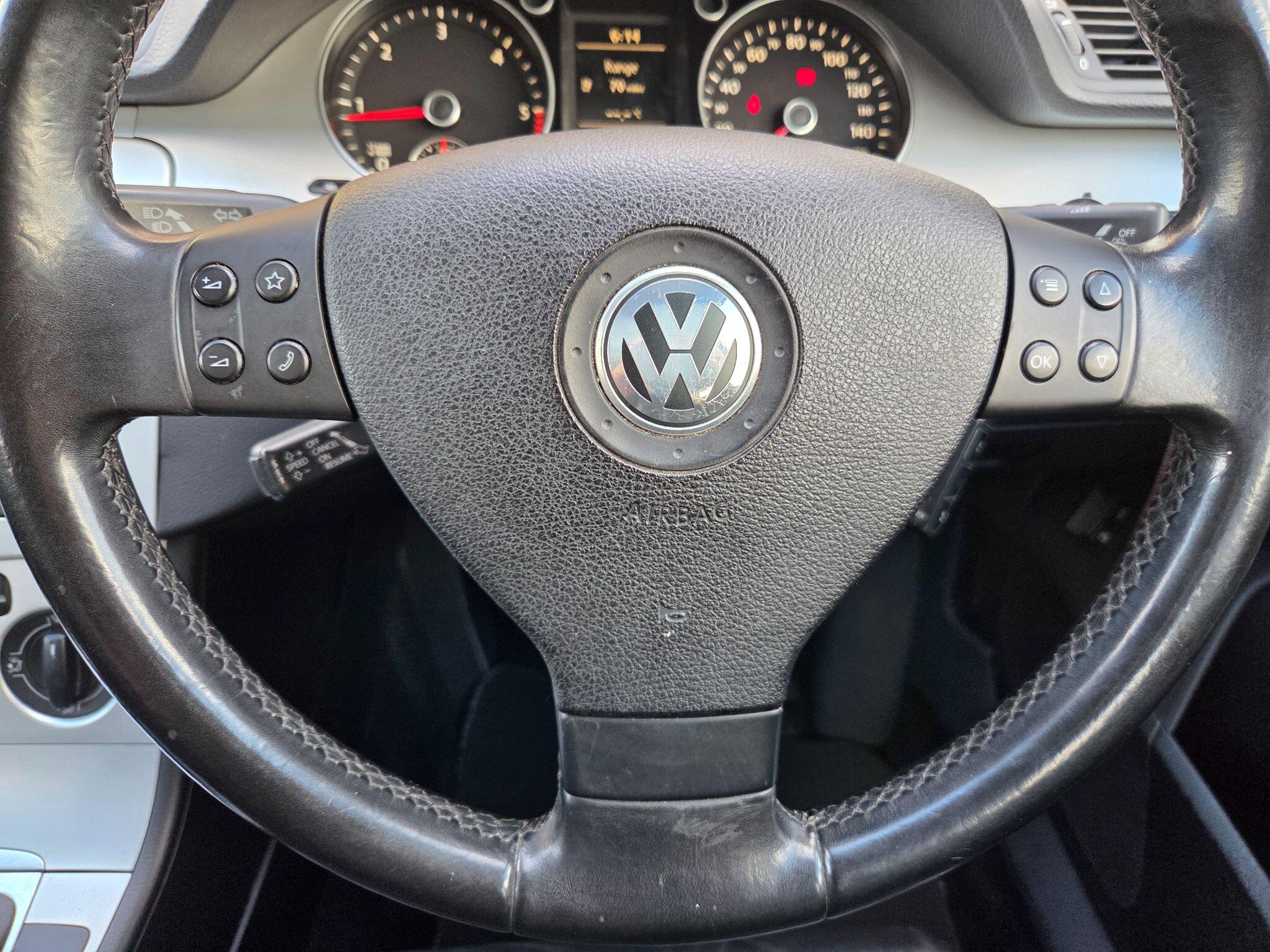 Volkswagen Passat view 24