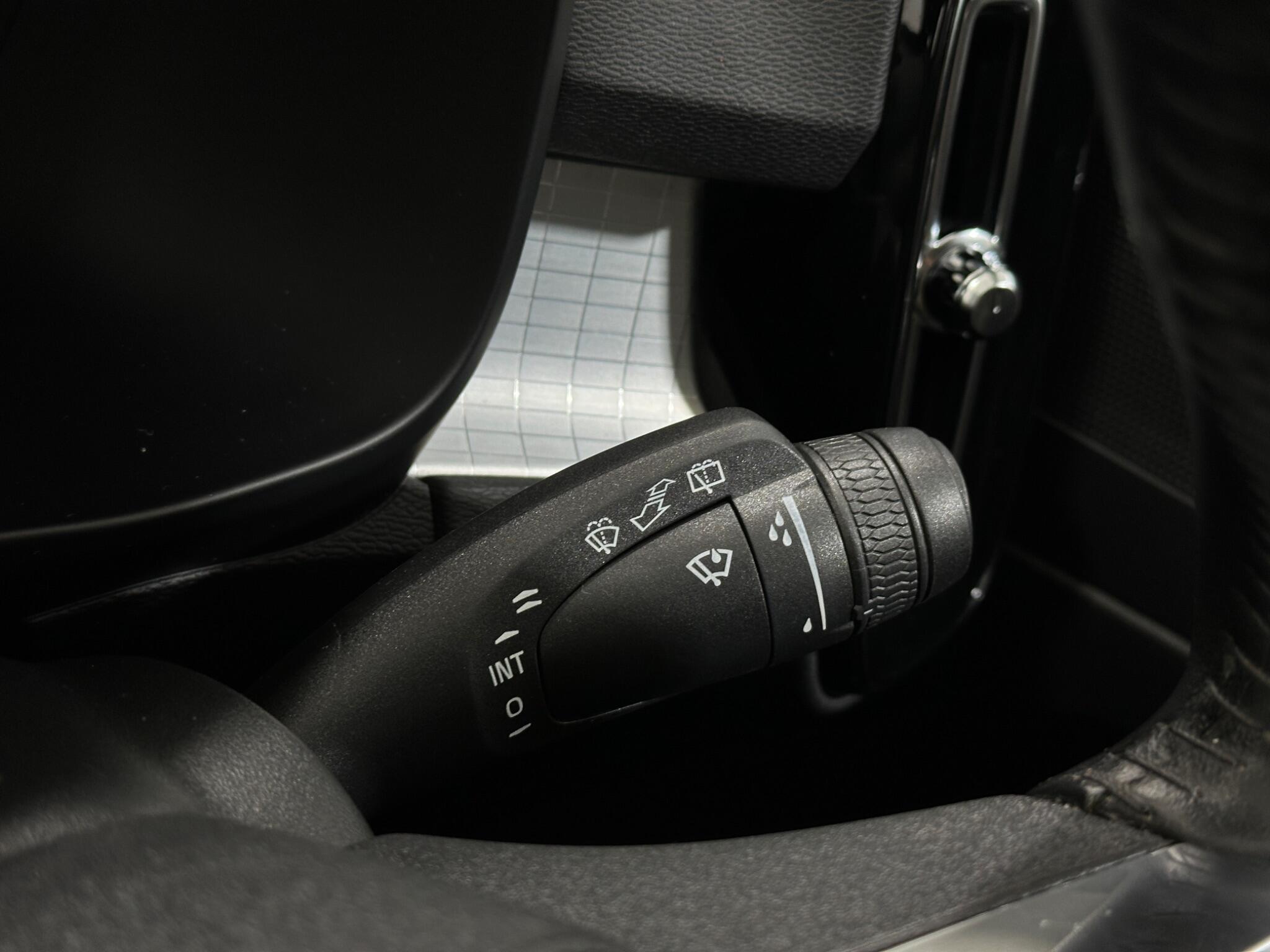Volvo XC40 view 17