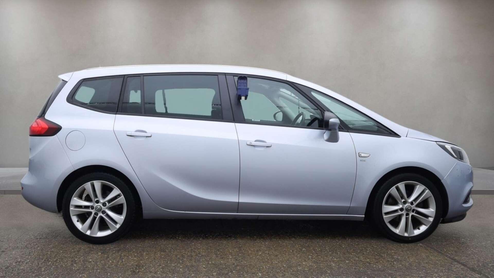 Vauxhall Zafira Tourer view 9