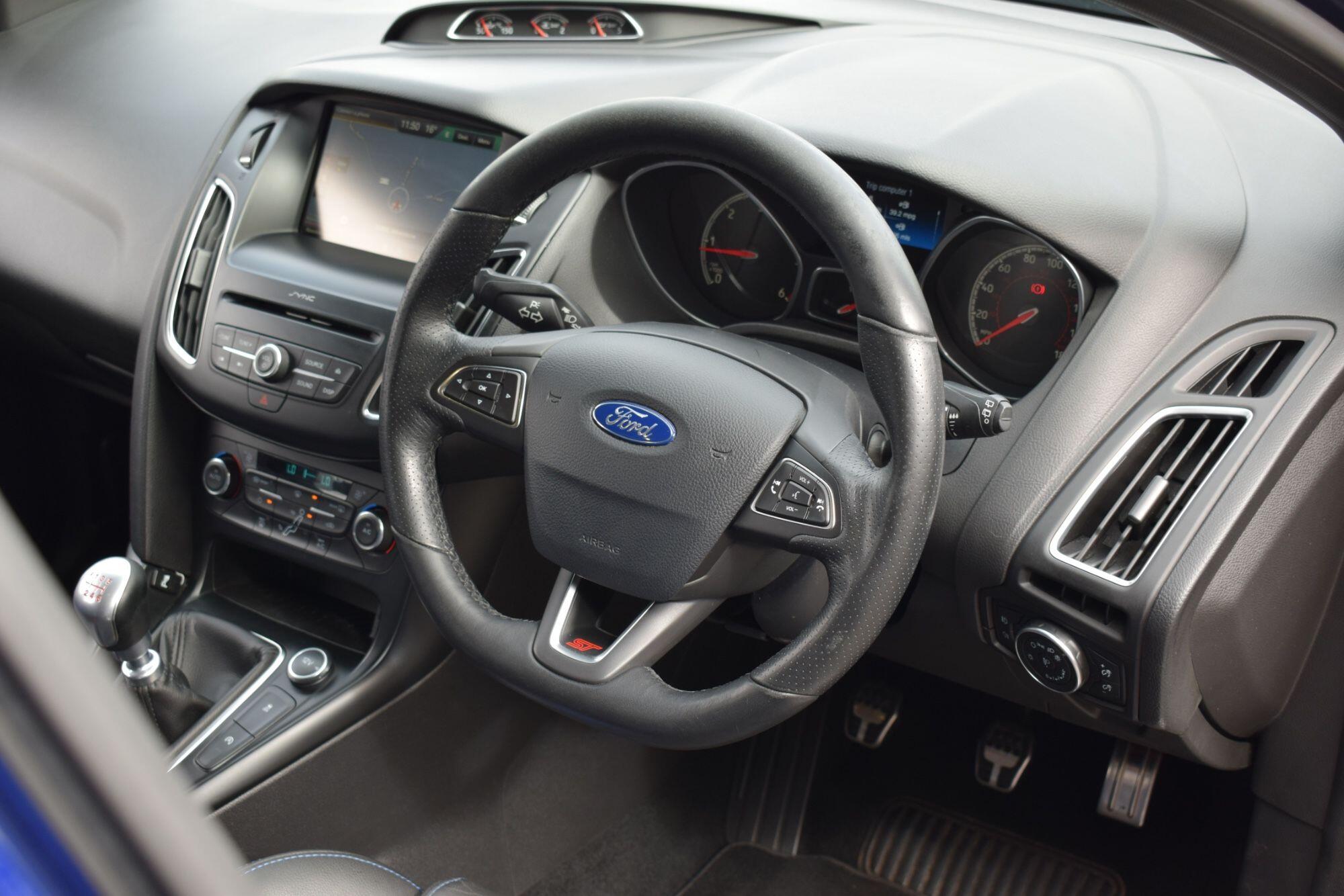 Ford Focus view 17