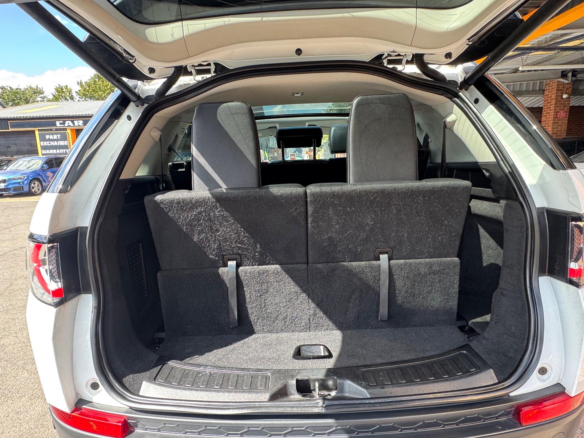 Land Rover Discovery Sport view 10