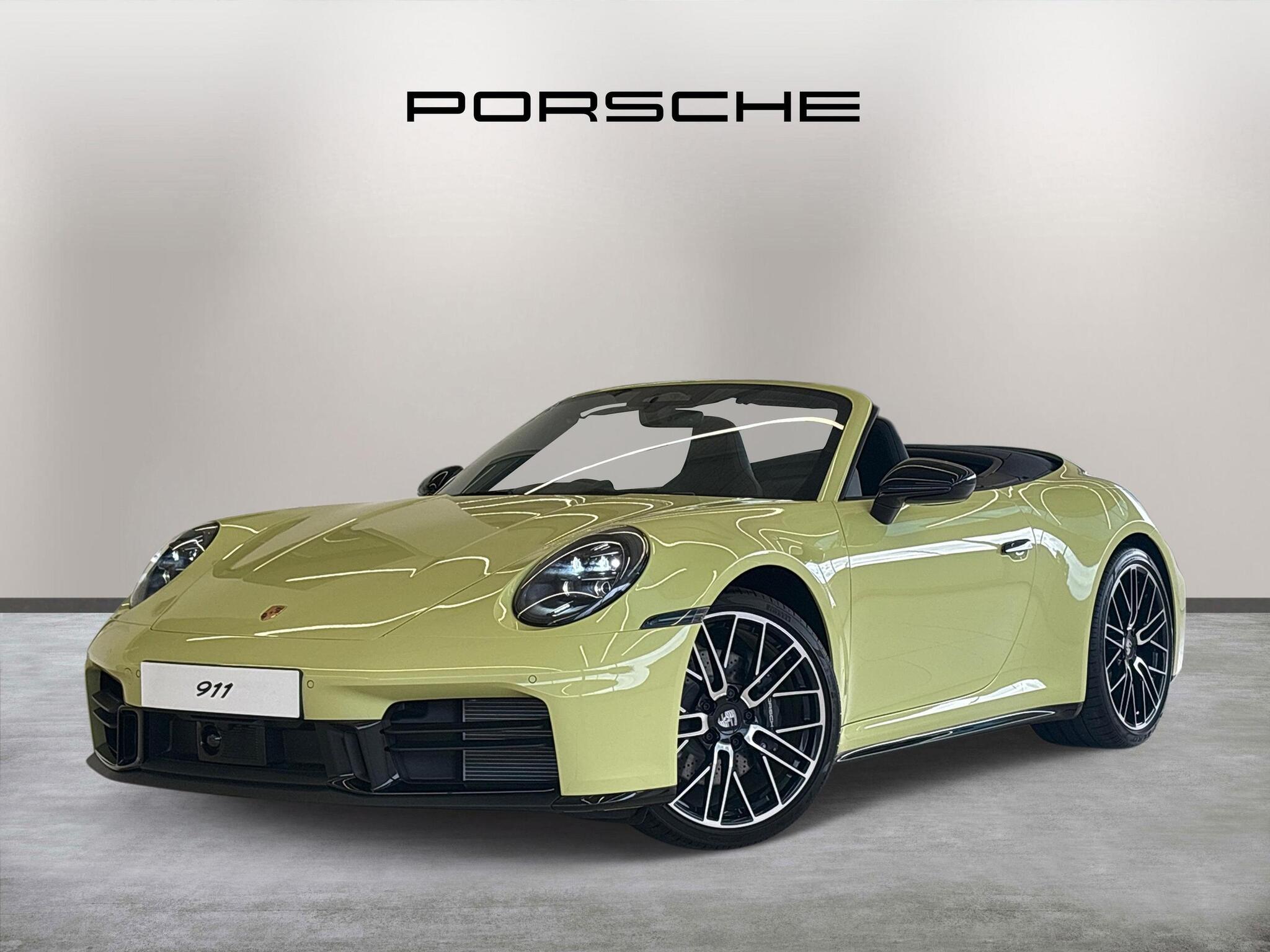 Porsche 911 view 5