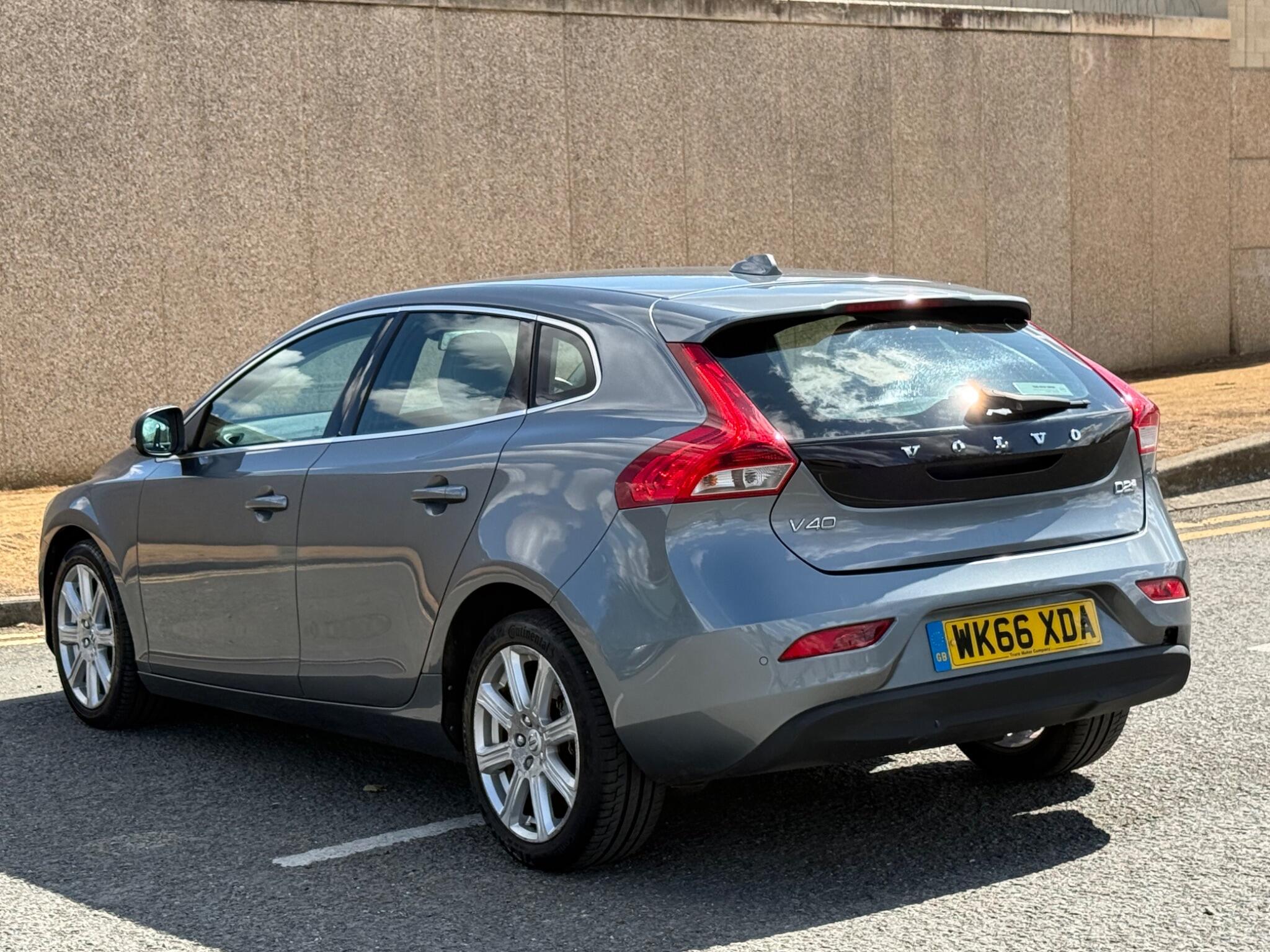 Volvo V40 view 7