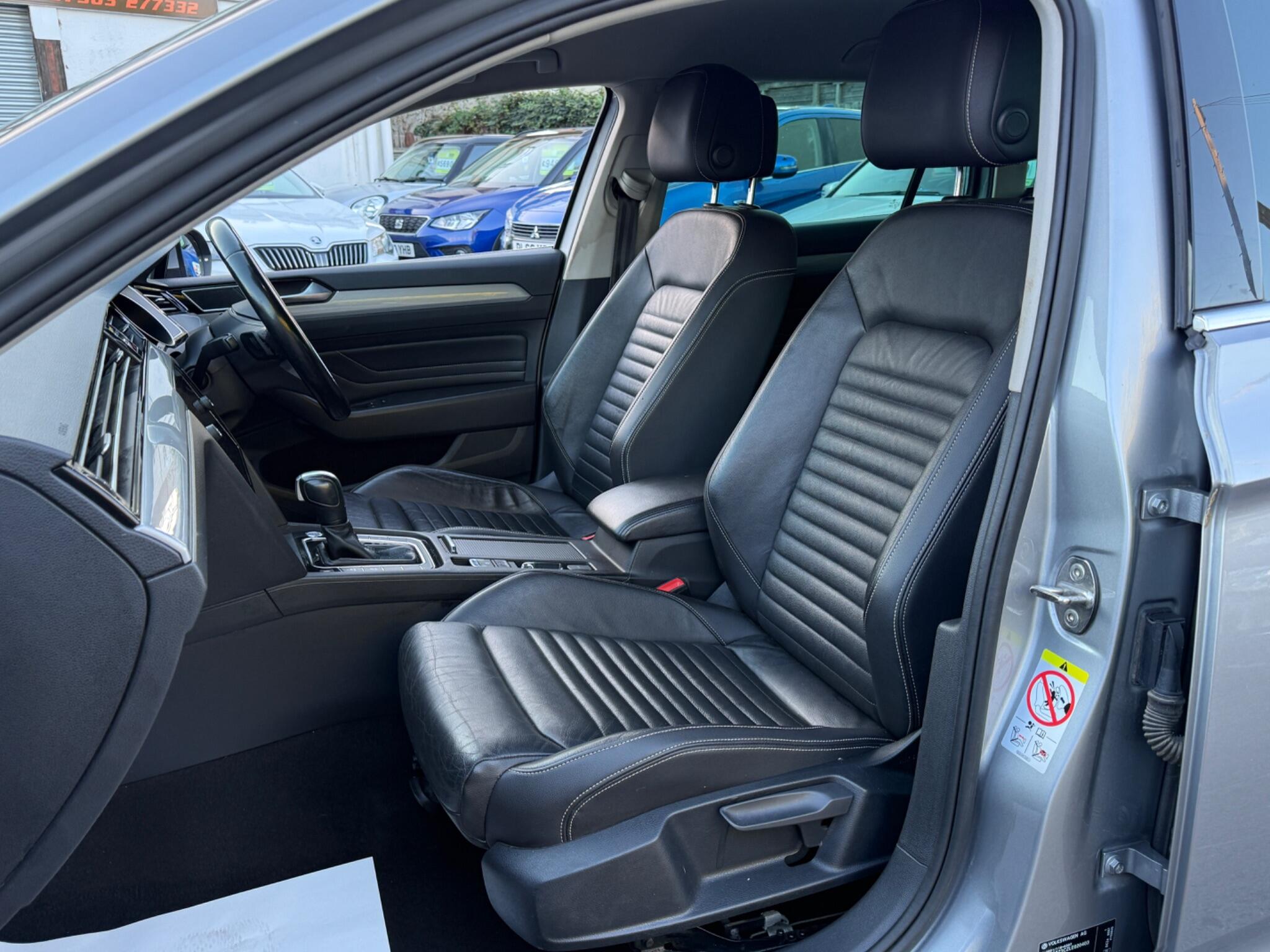 Volkswagen Passat - Image 48