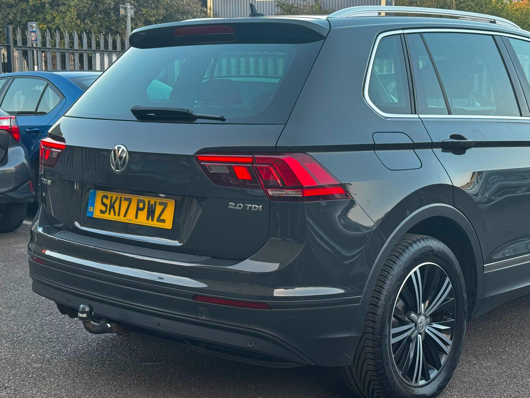 Volkswagen Tiguan view 12