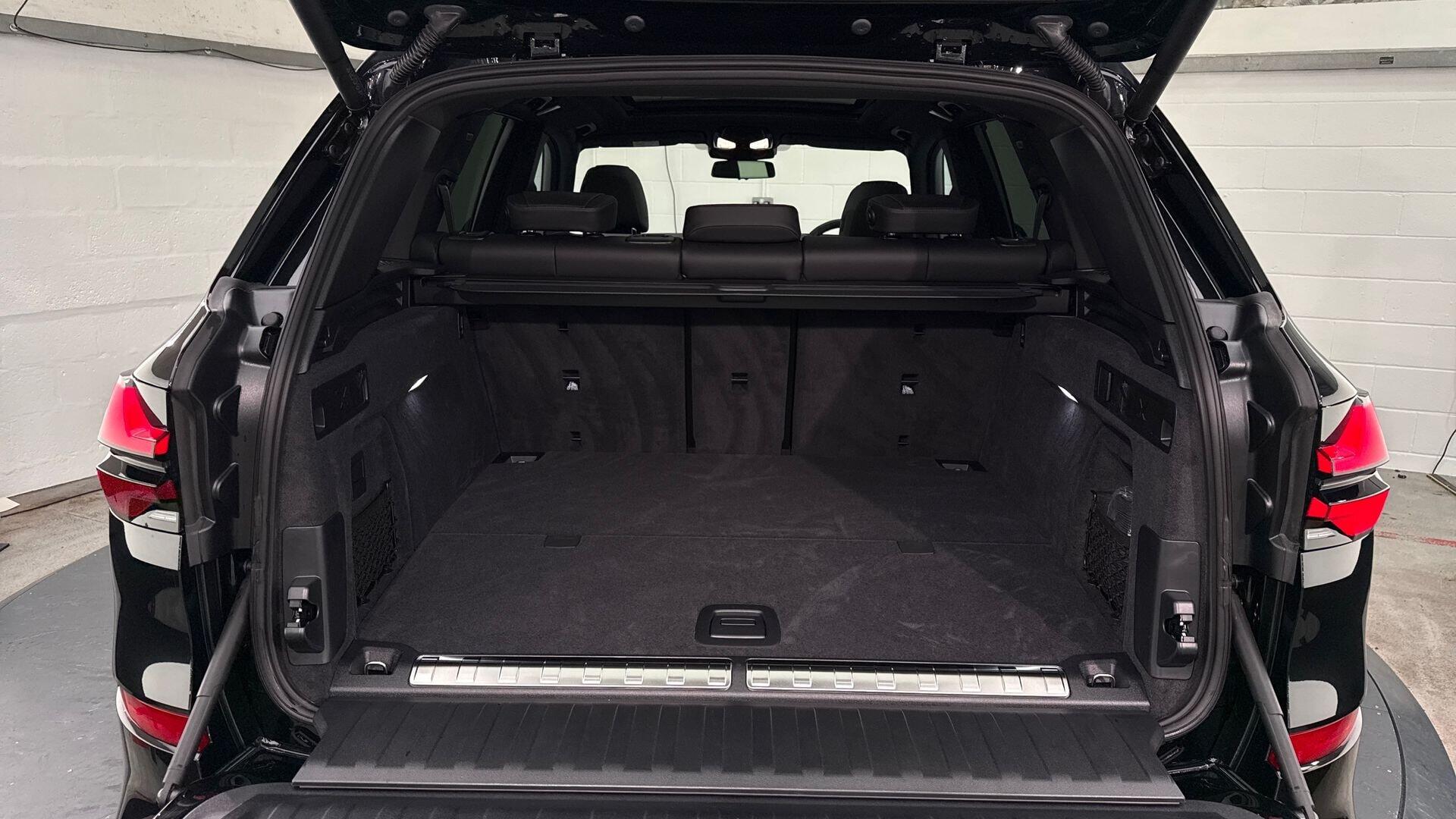 BMW X5 view 13