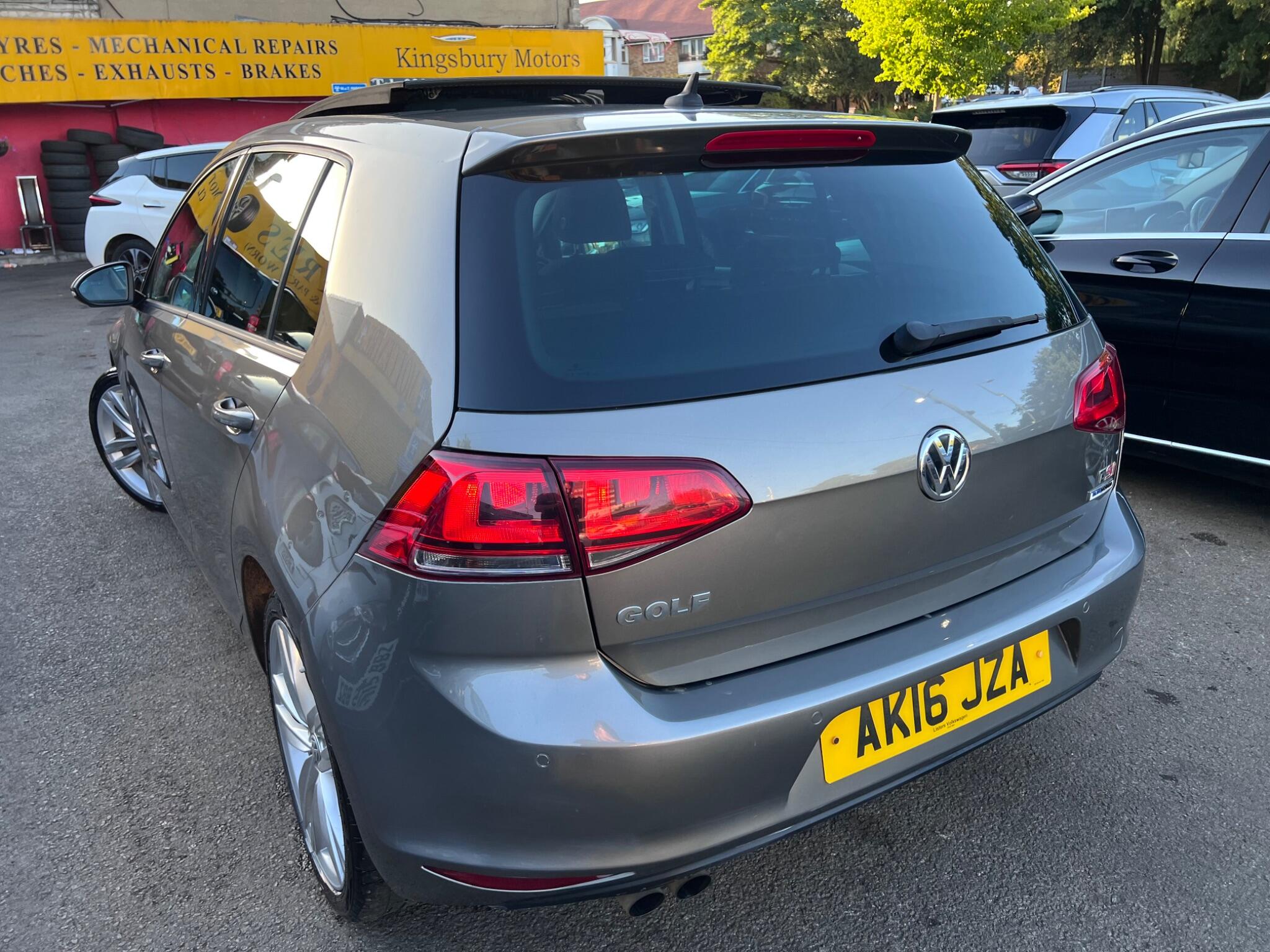 Volkswagen Golf view 14