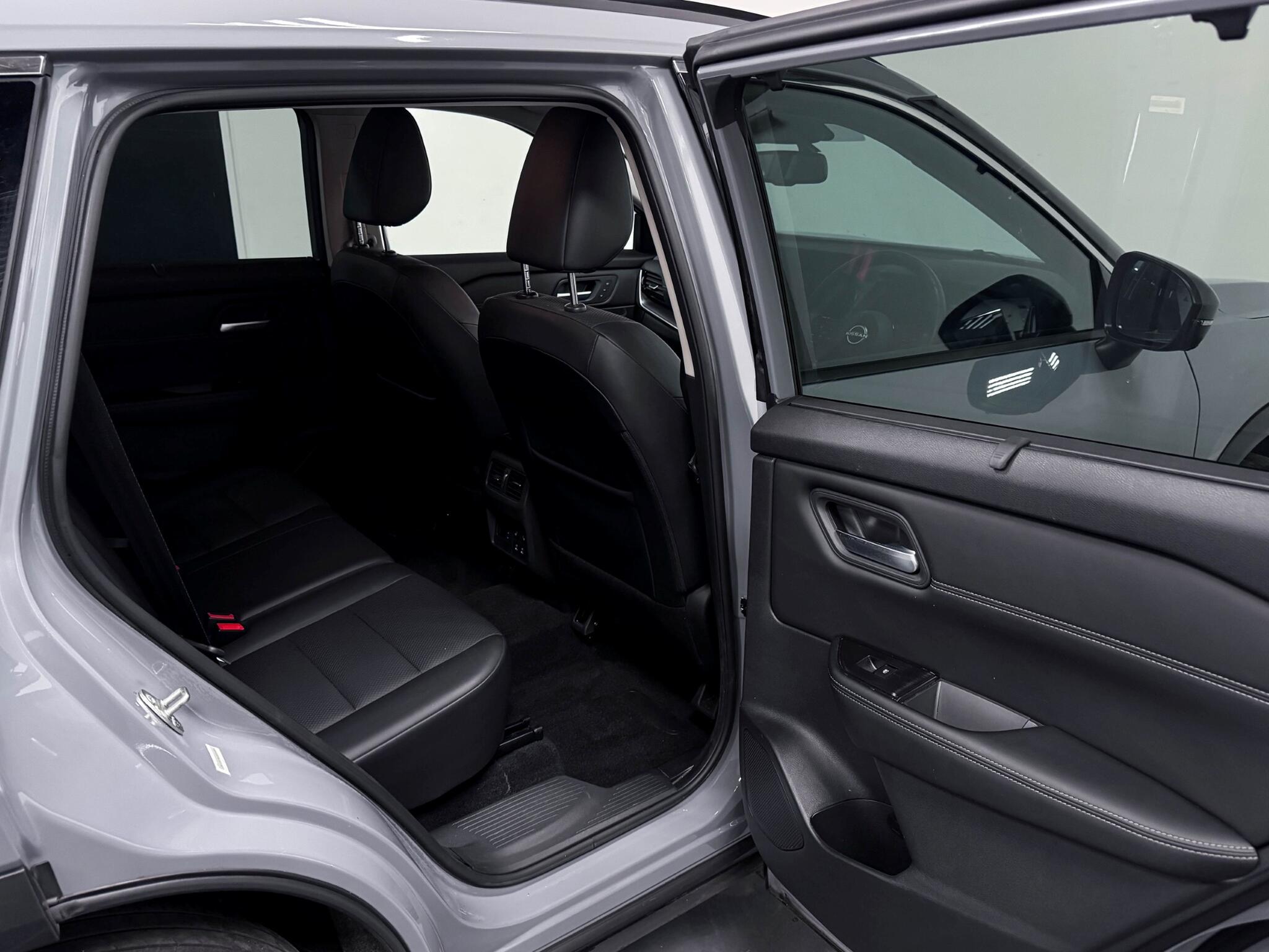 Nissan X-Trail view 14