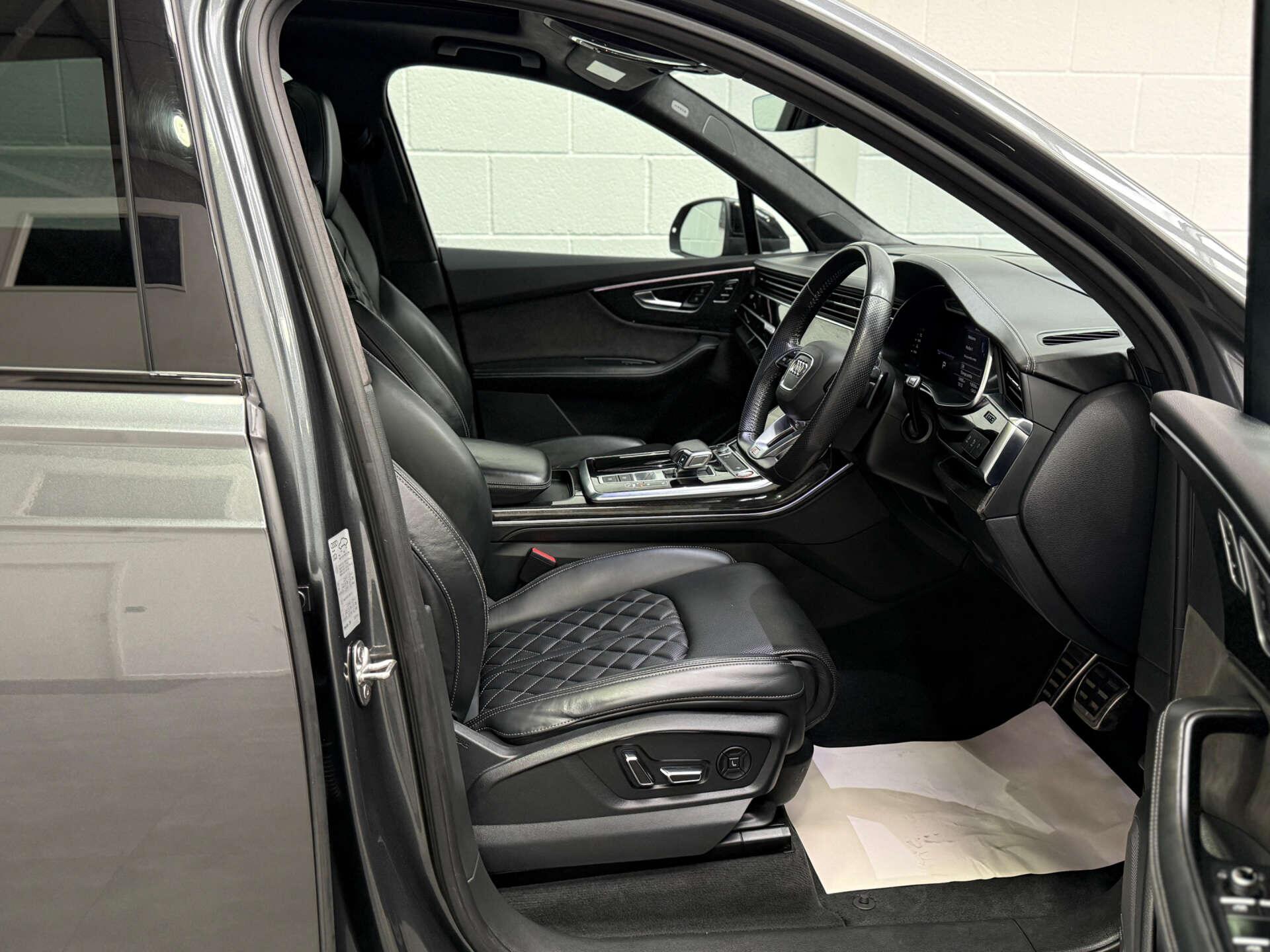 Audi SQ7 view 18