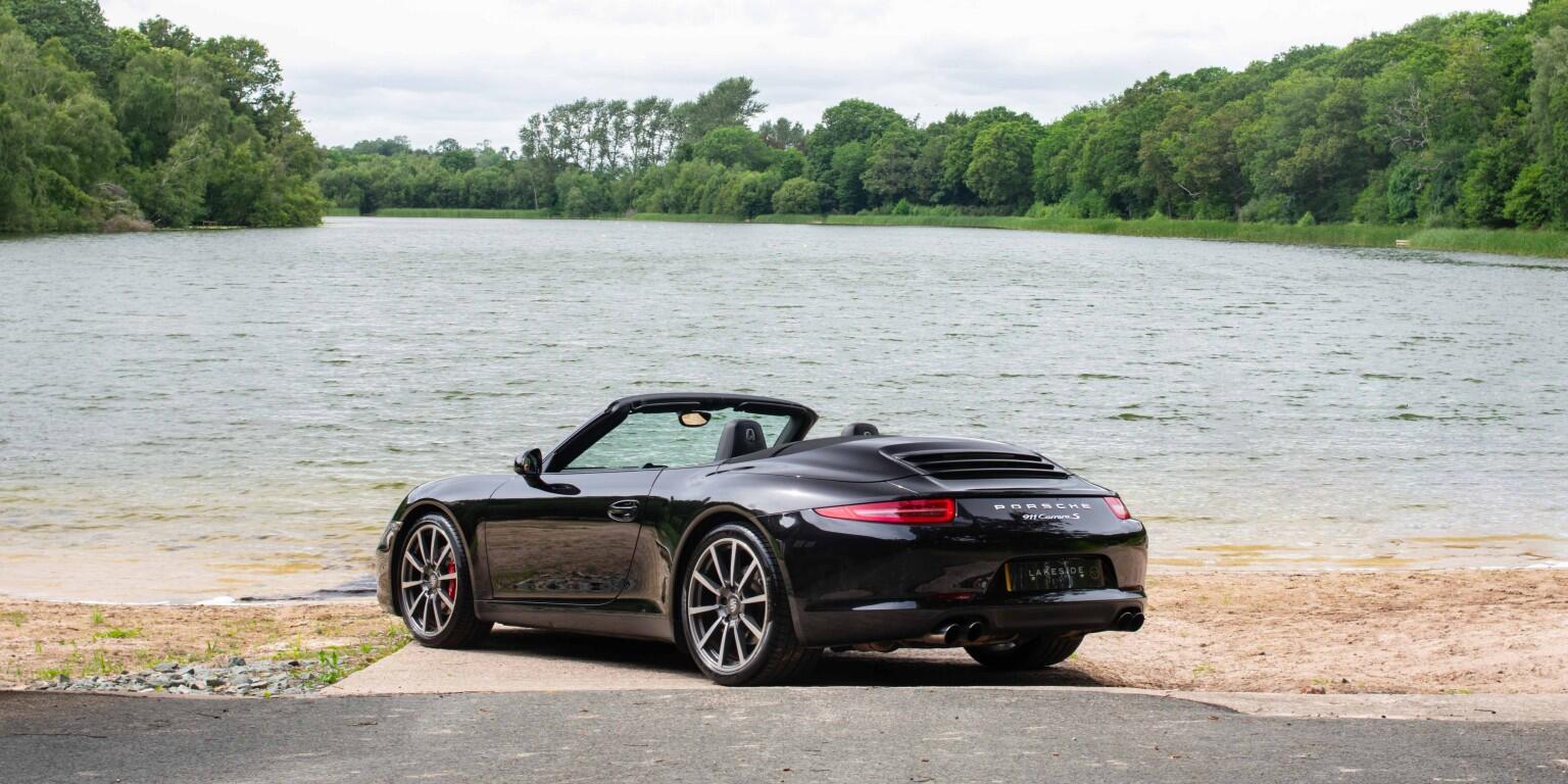 Porsche 911 view 4