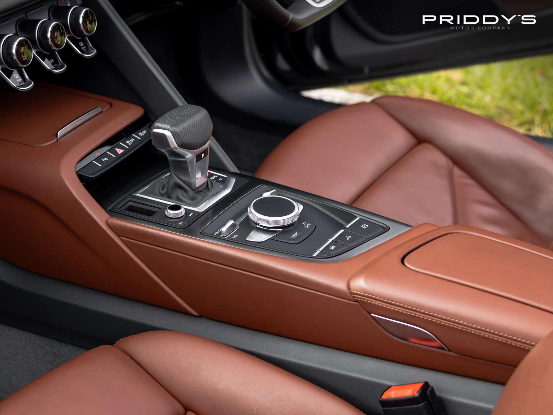 Audi R8 view 70