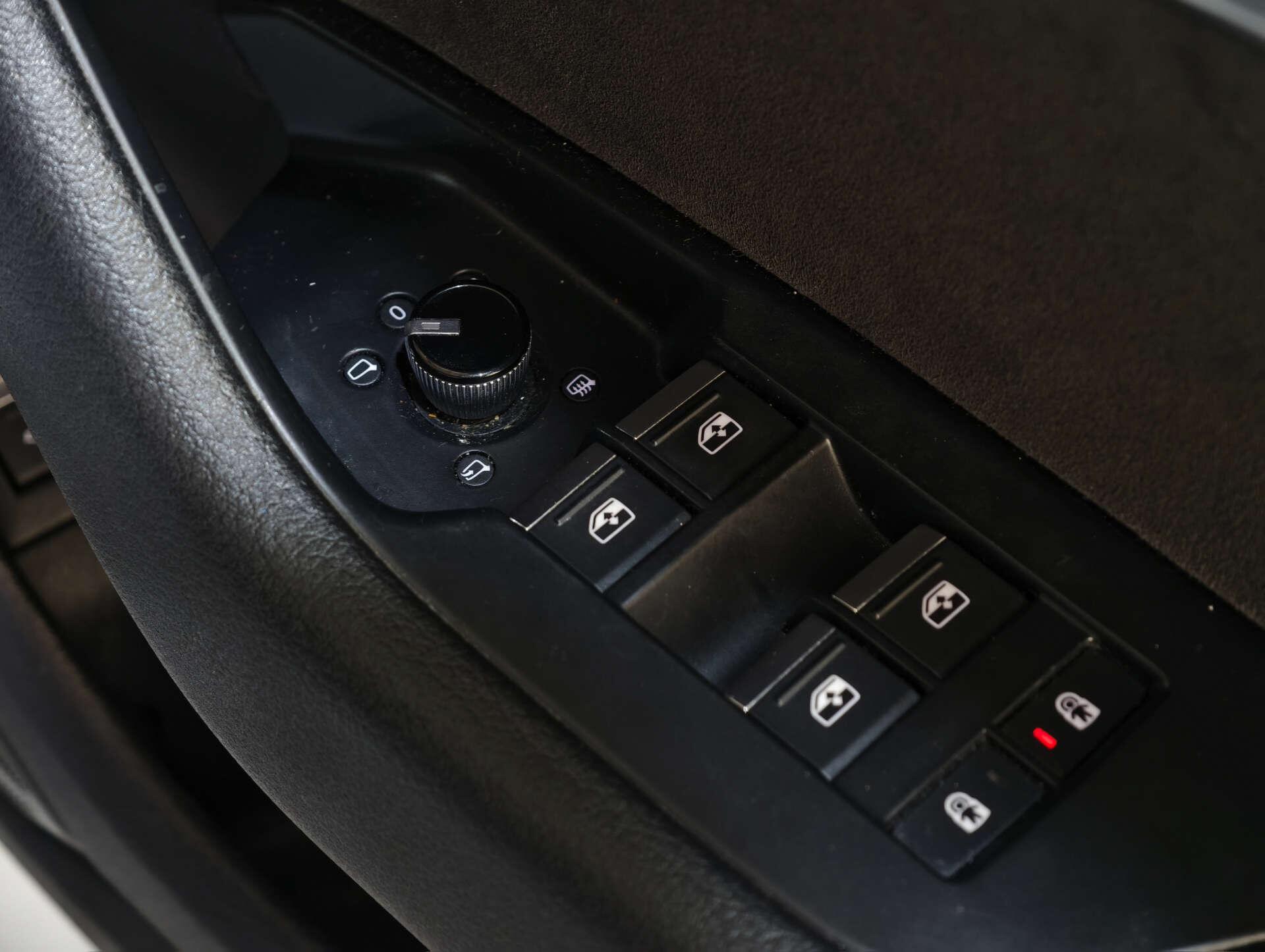 Audi A6 Saloon view 17