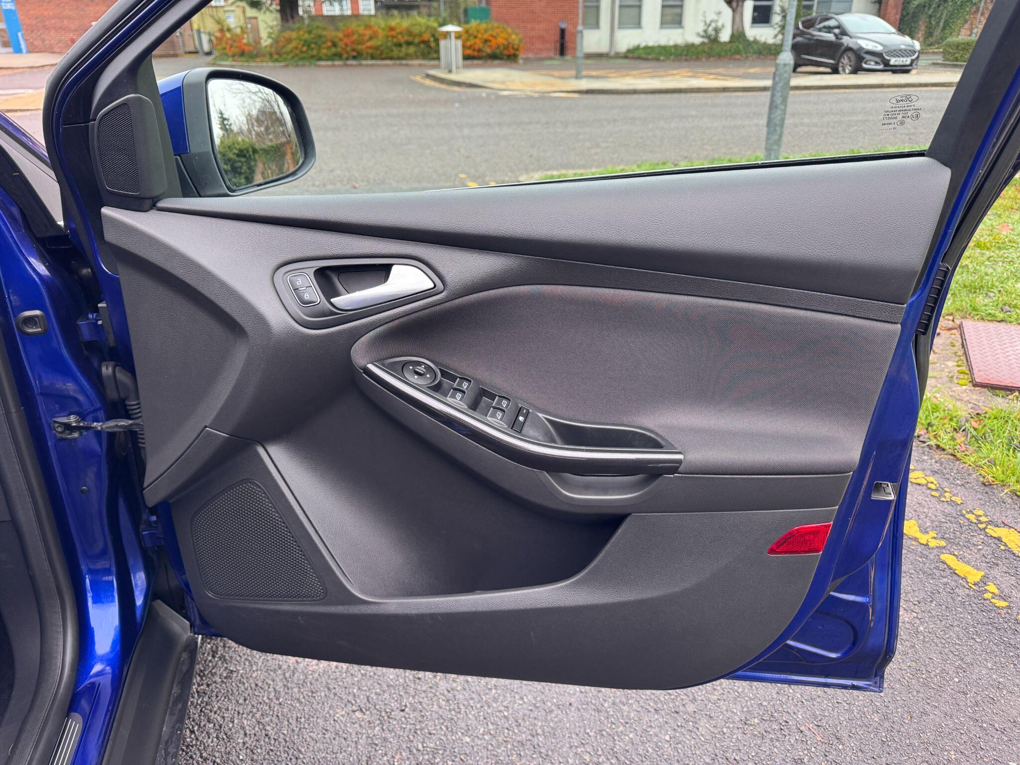 2015 Ford Focus 1.0T EcoBoost Titanium Euro 6 (s/s) 5dr • 75,000 miles image 37