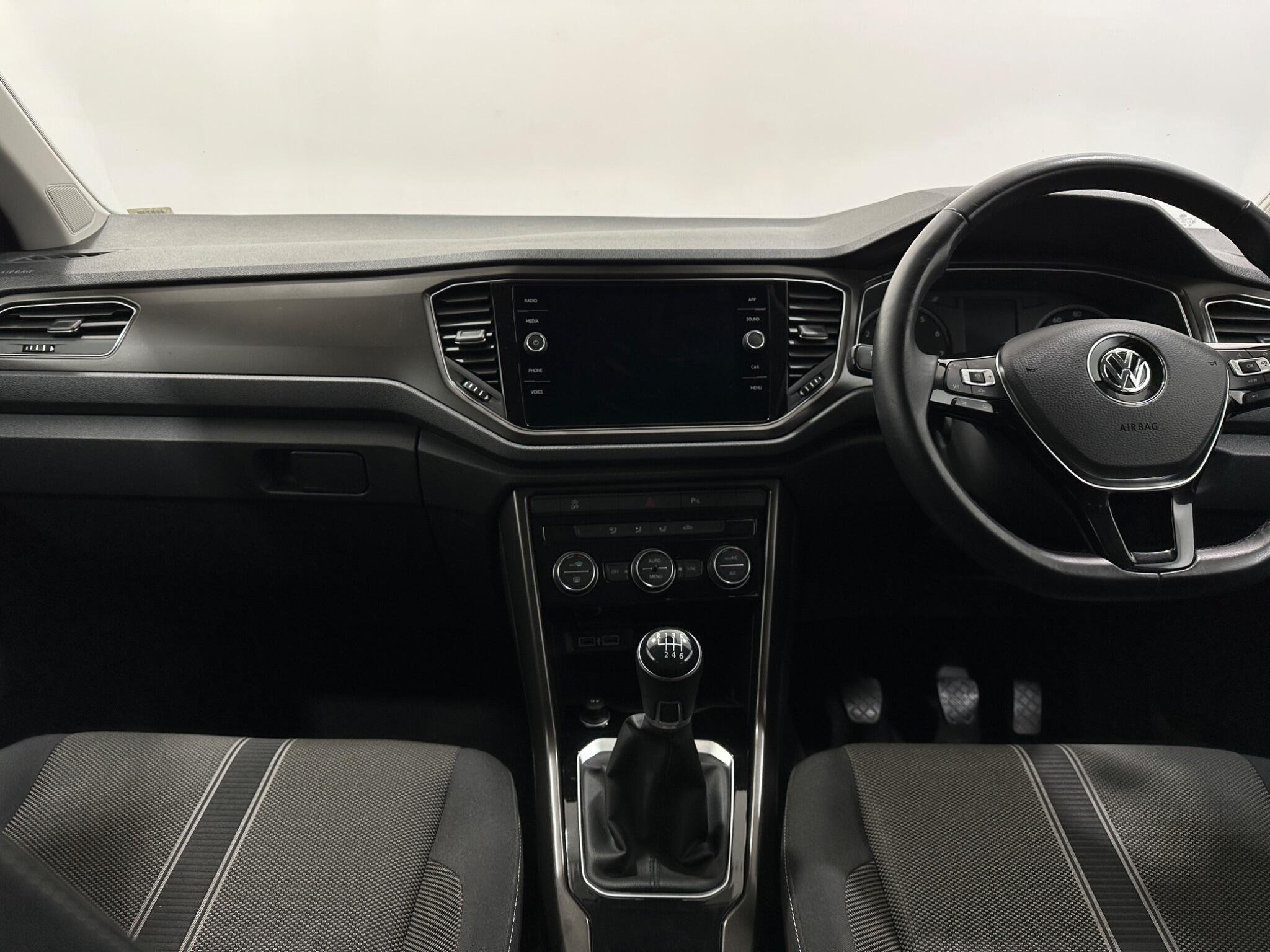 Volkswagen T-Roc view 18