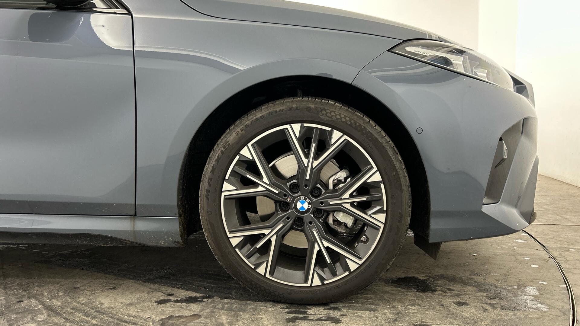 BMW 1 Series view 14