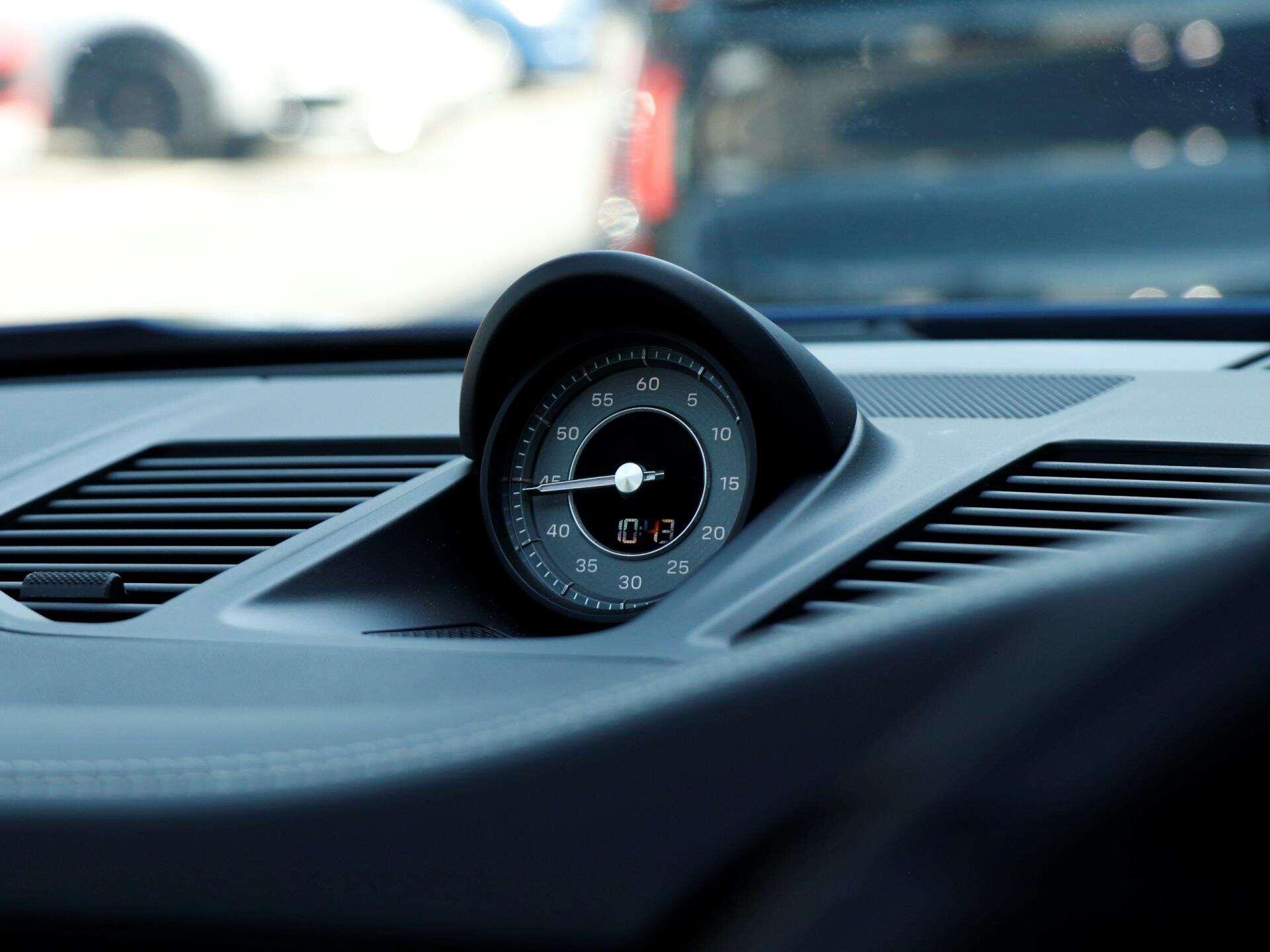 Porsche 911 view 18