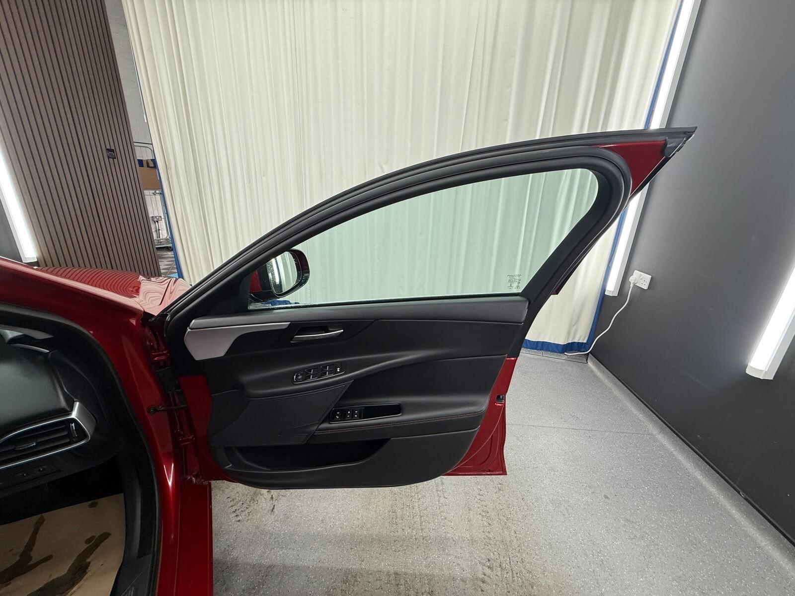 Jaguar Xe view 15
