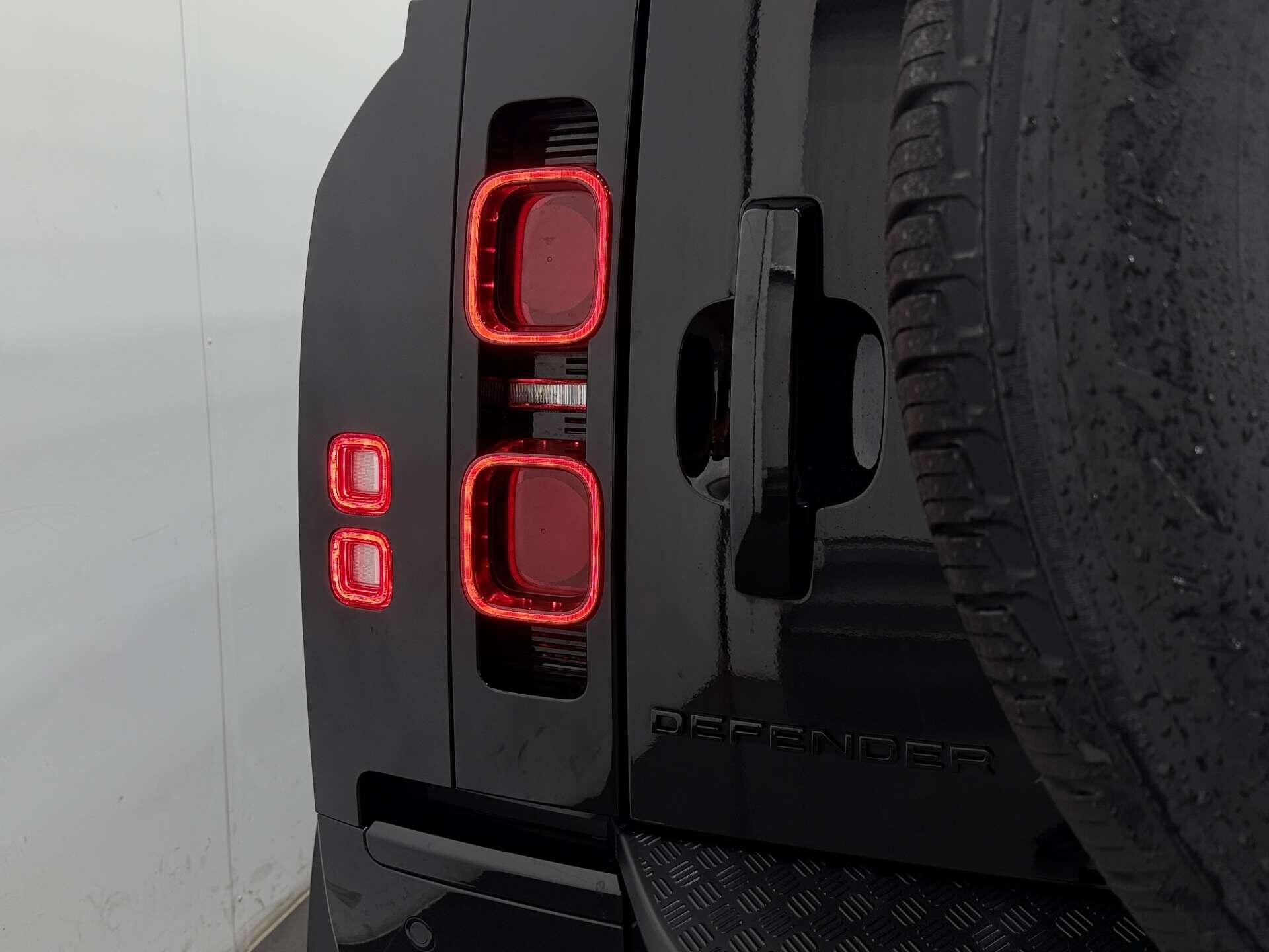 Land Rover Defender view 27