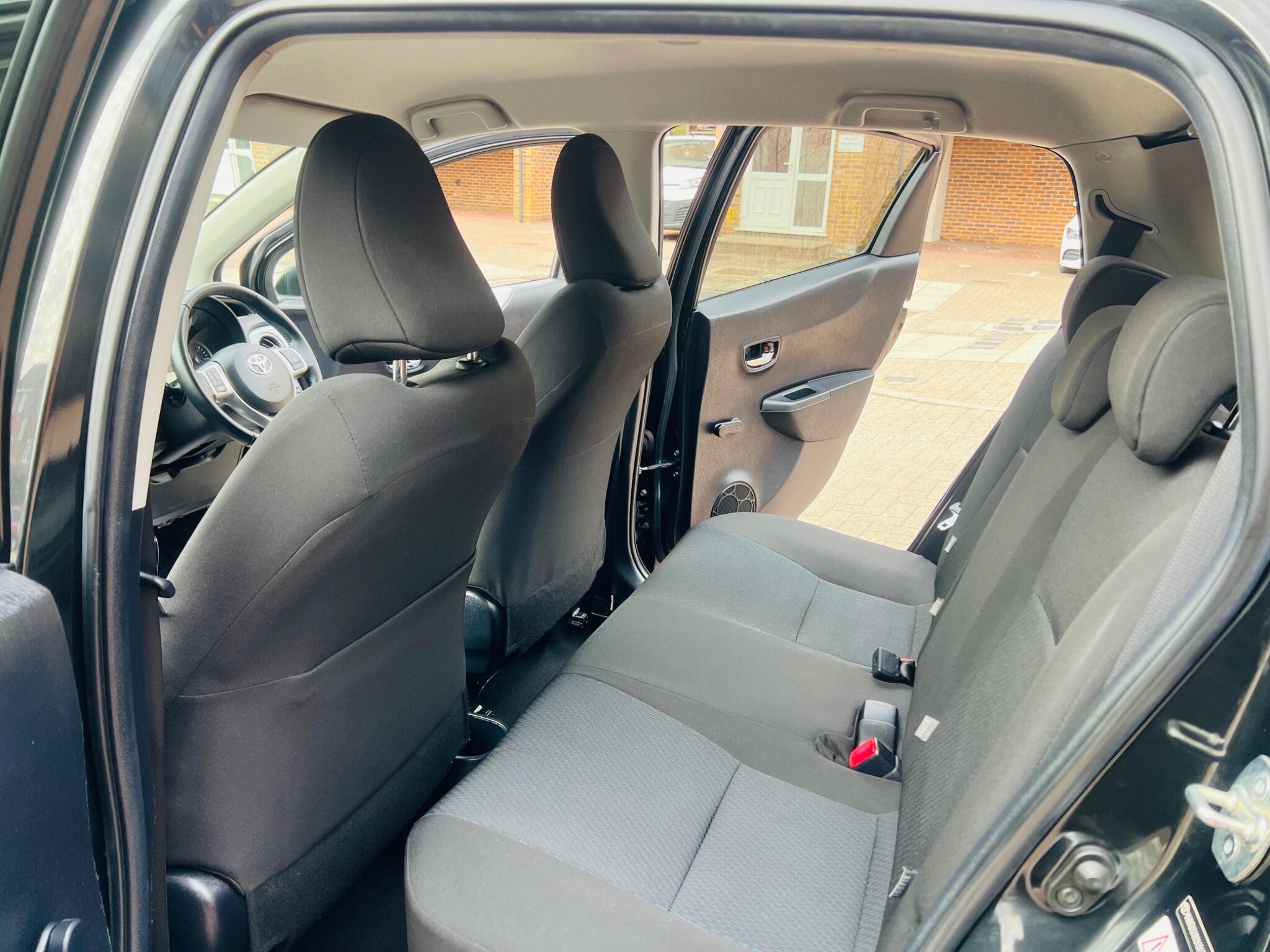 Toyota Yaris view 32