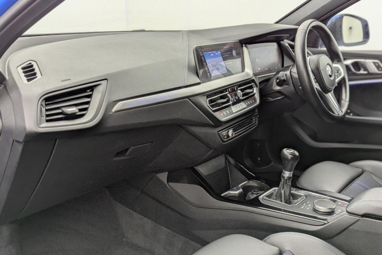BMW 1 Series view 25