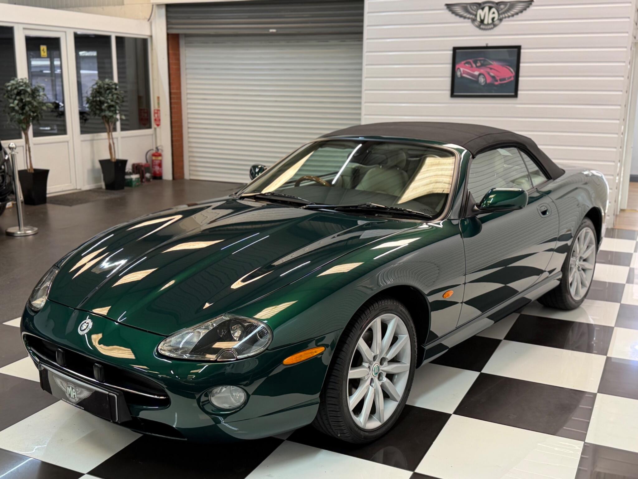 Jaguar XK8 view 21